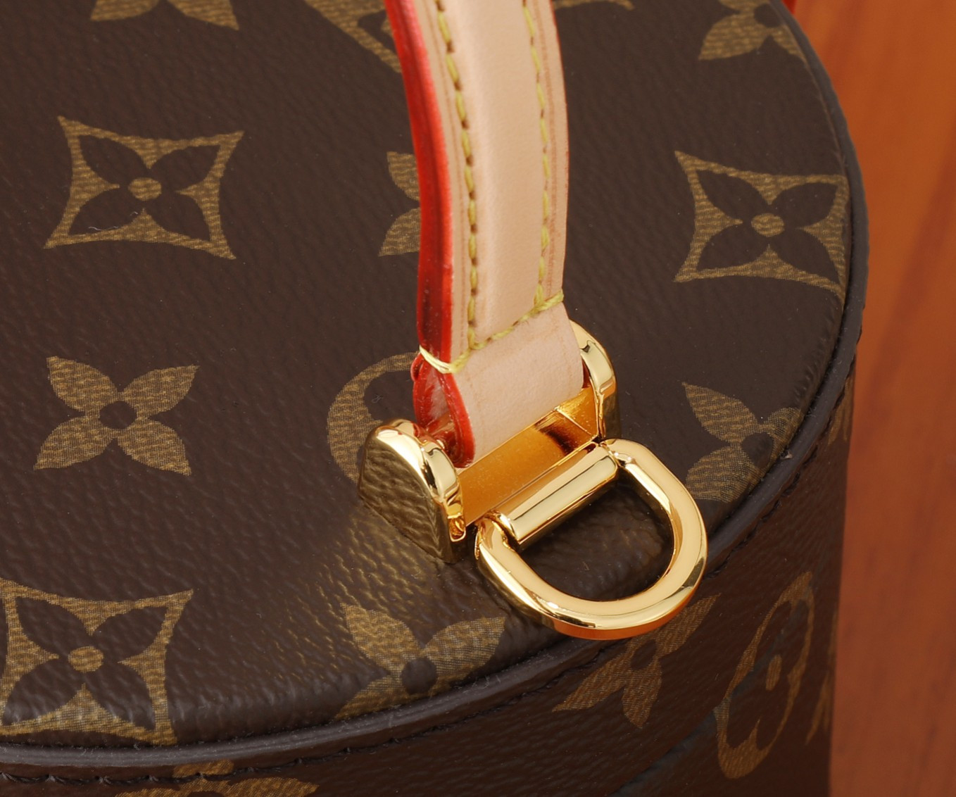 LV Scott M46933 5.3 x 3.5 x 4.5 inches