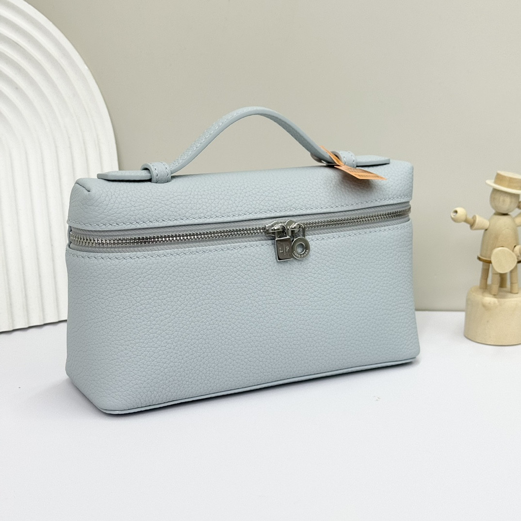 L**o p*ana extra pocket l19 grained calfskin 11 x 19 x 6.5 cm