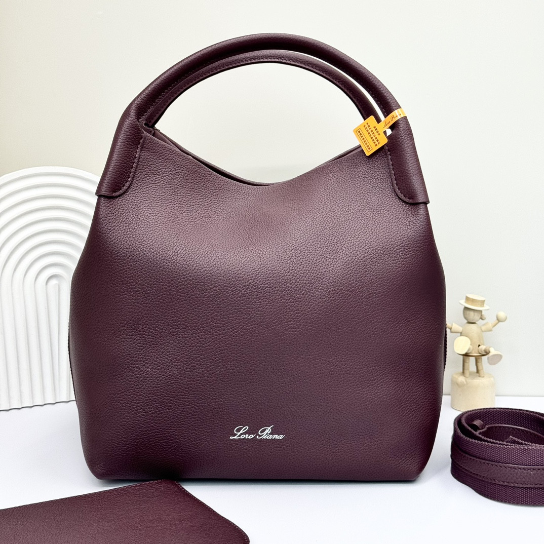 L**o p*ana large bale bag grained calfskin 24 x 20 x 27 cm