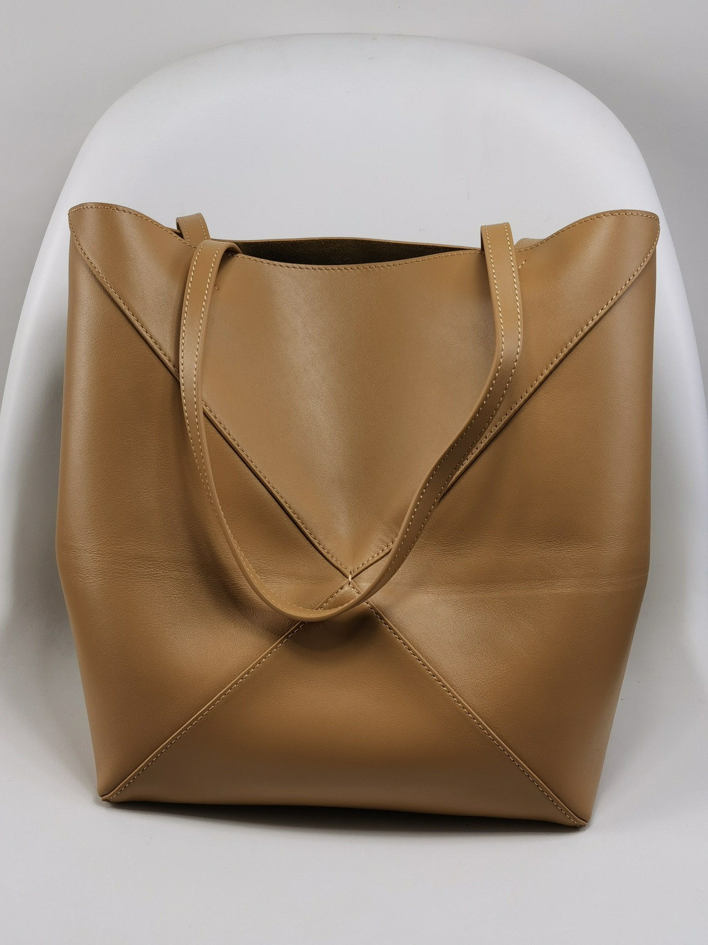 L0ew* medium puzzle fold tote in shiny calfskin 25.5x14.5x31.5cm