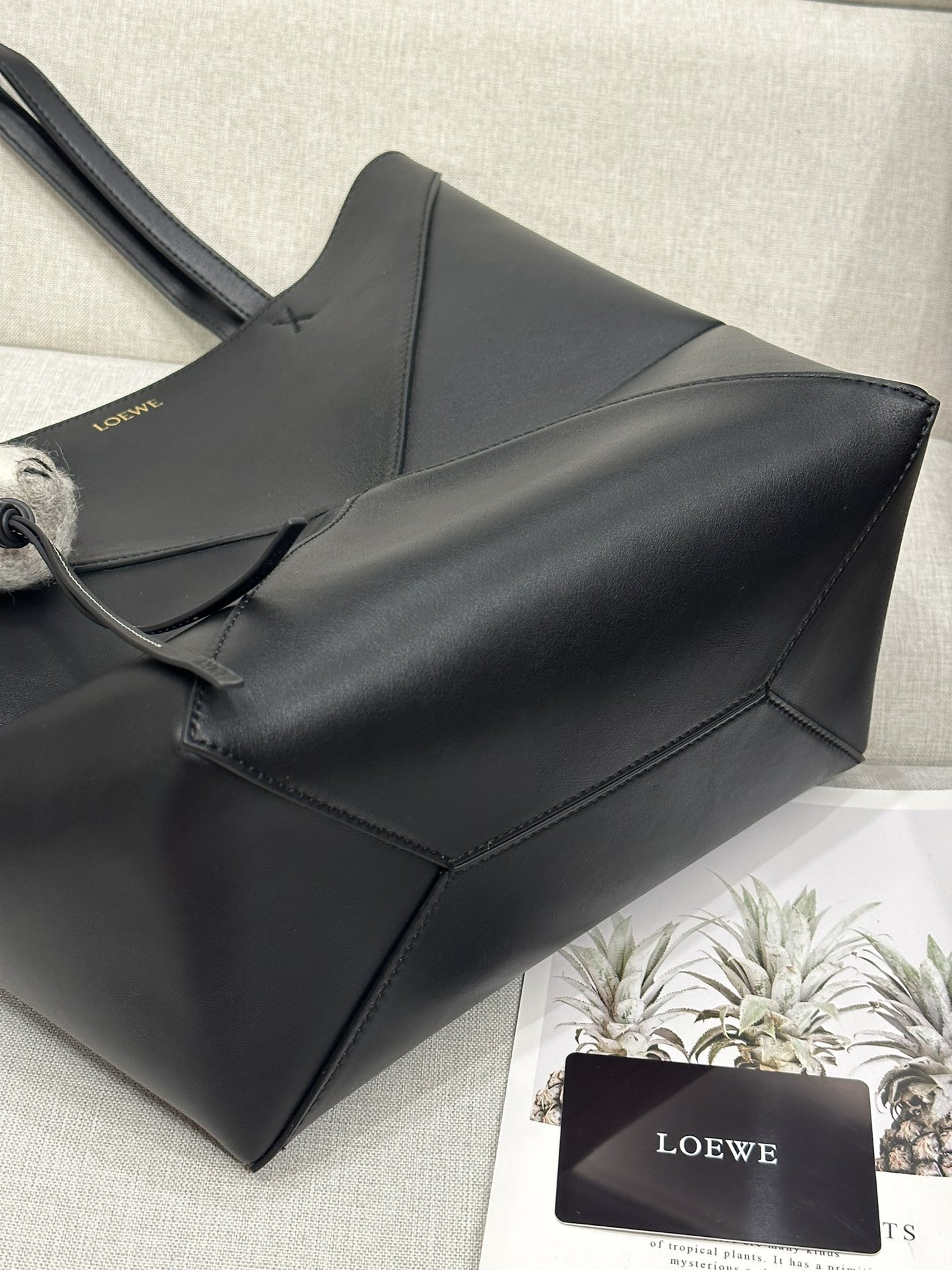 L0ew* medium puzzle fold tote in shiny calfskin 25.5x14.5x31.5cm