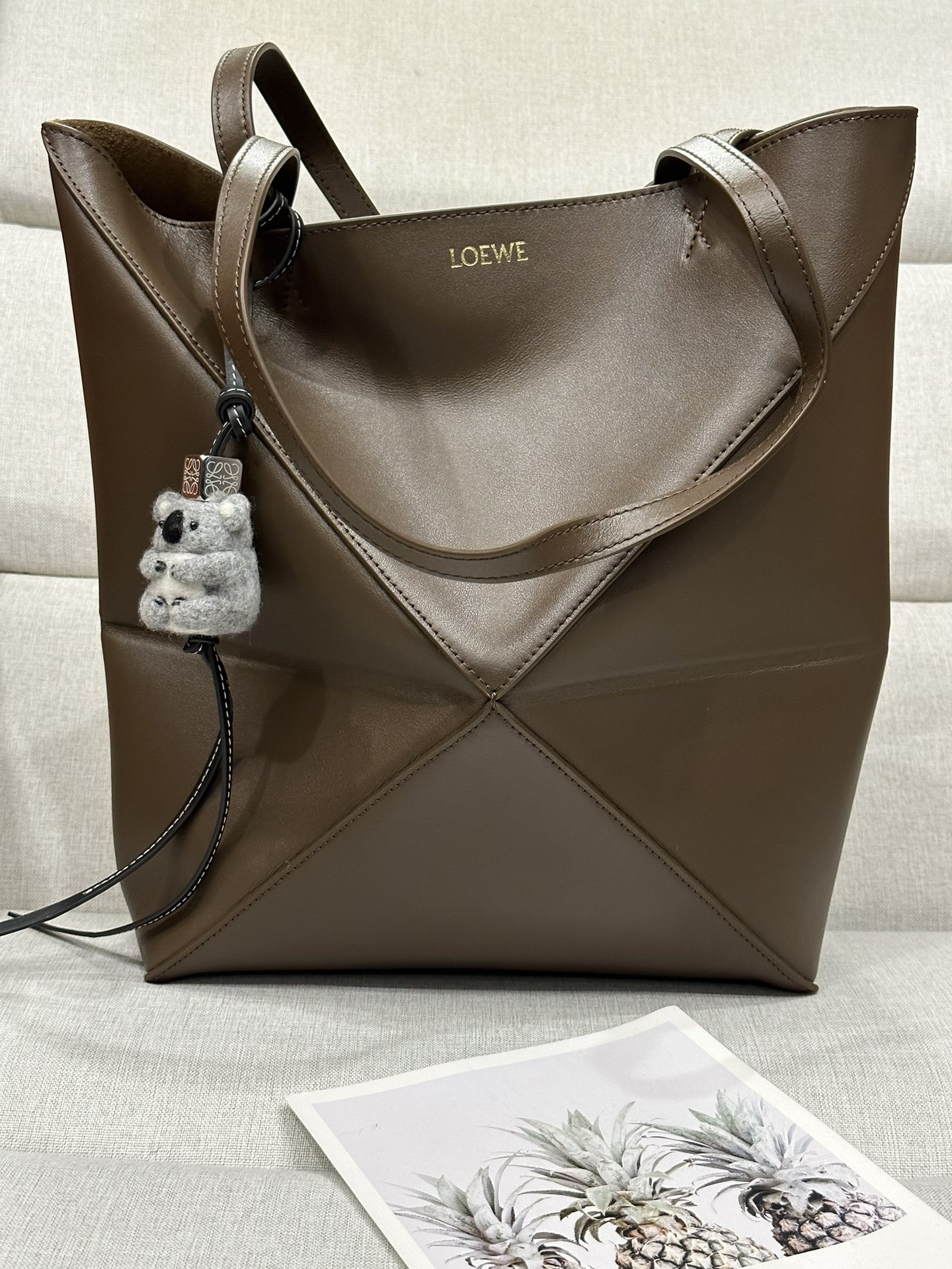 L0ew* medium puzzle fold tote in shiny calfskin 25.5x14.5x31.5cm