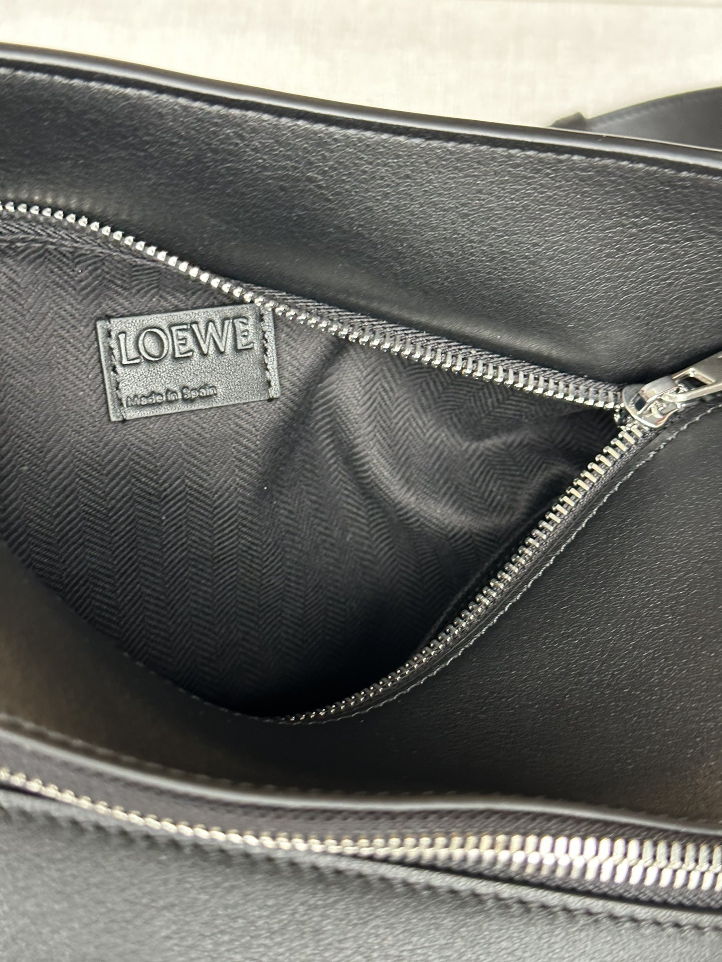 L0ew* small puzzle bag in classic calfskin 24x10.5x16.5cm