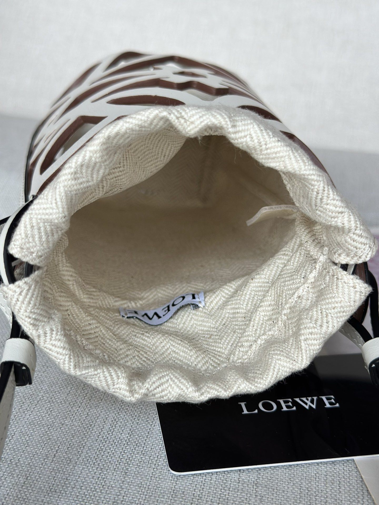 L0ew* anagram cut-out pocket in classic calfskin and canvas 20x11x8cm