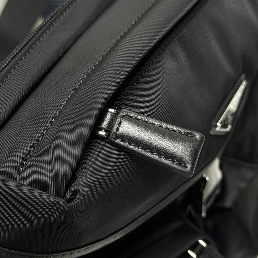 Pra*a re-nylon x leather shoulder bag 18x24x5.5cm