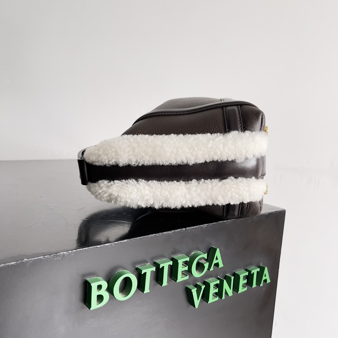 bo*te*ga Ve*ne*ta mini wallace 20x13x9.5cm