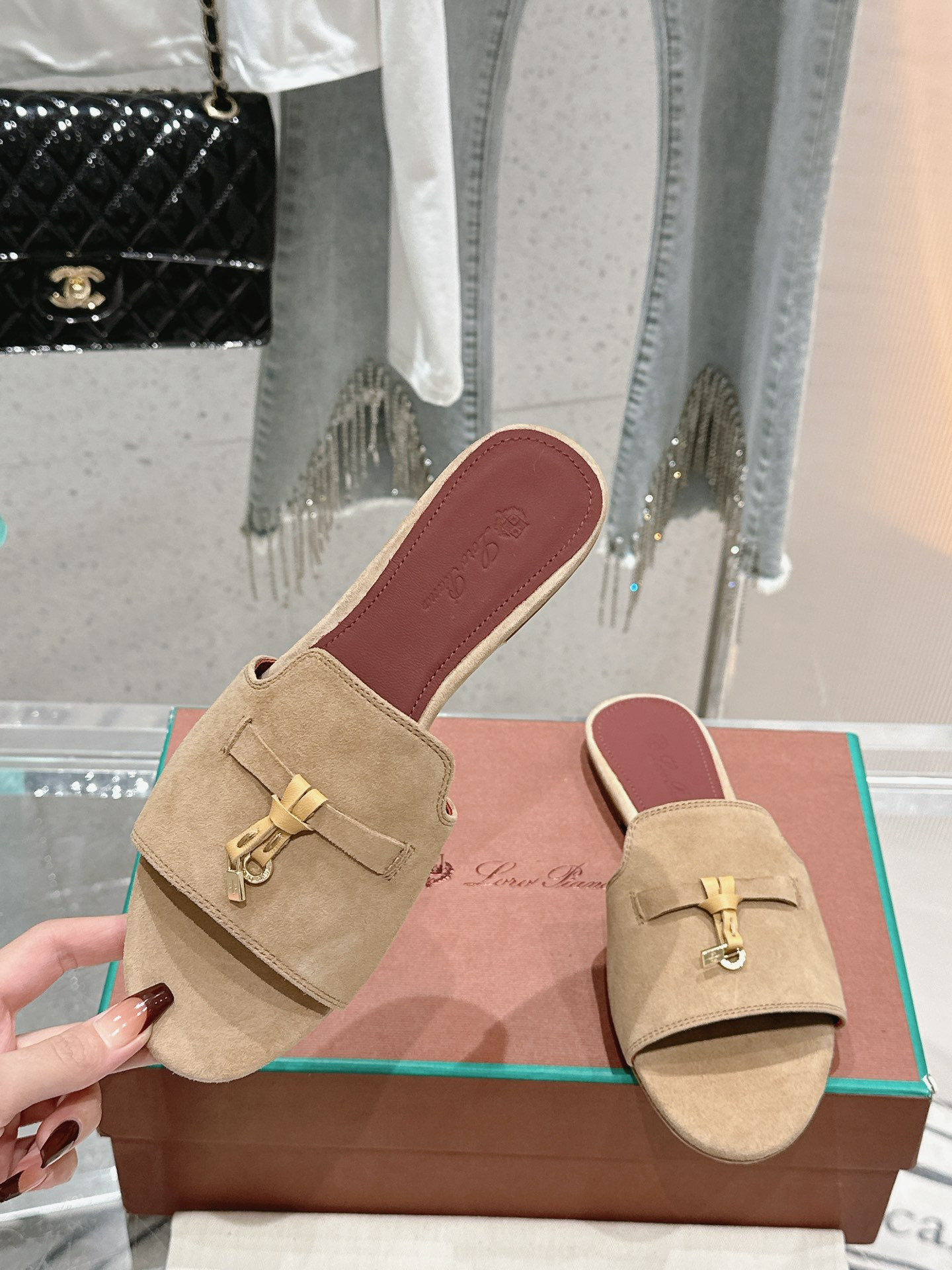 ua L**o p*ana summer charms sandal