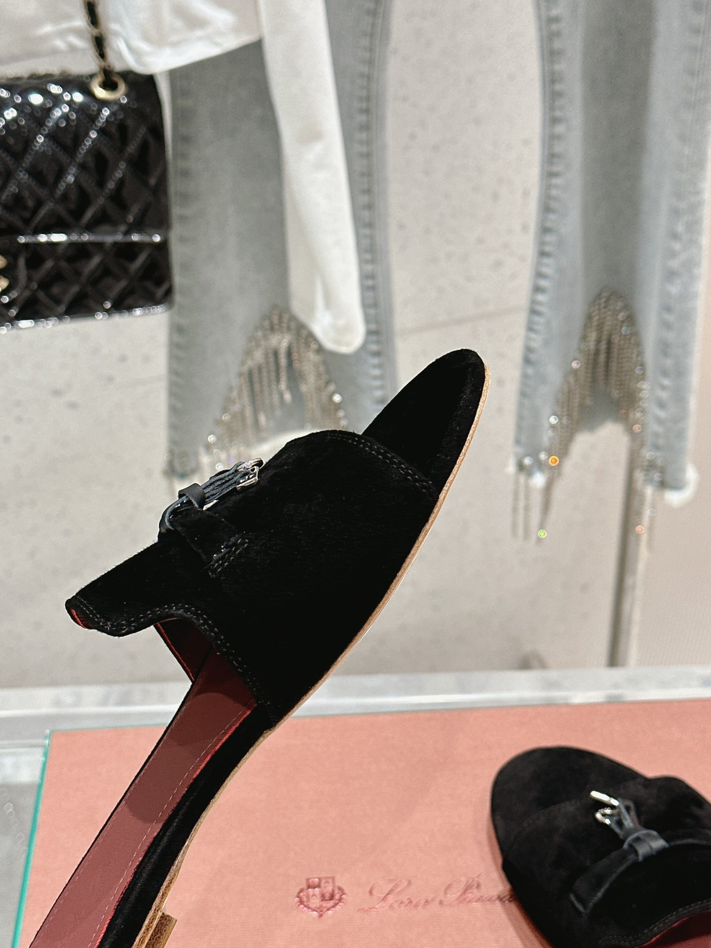 ua L**o p*ana summer charms sandal