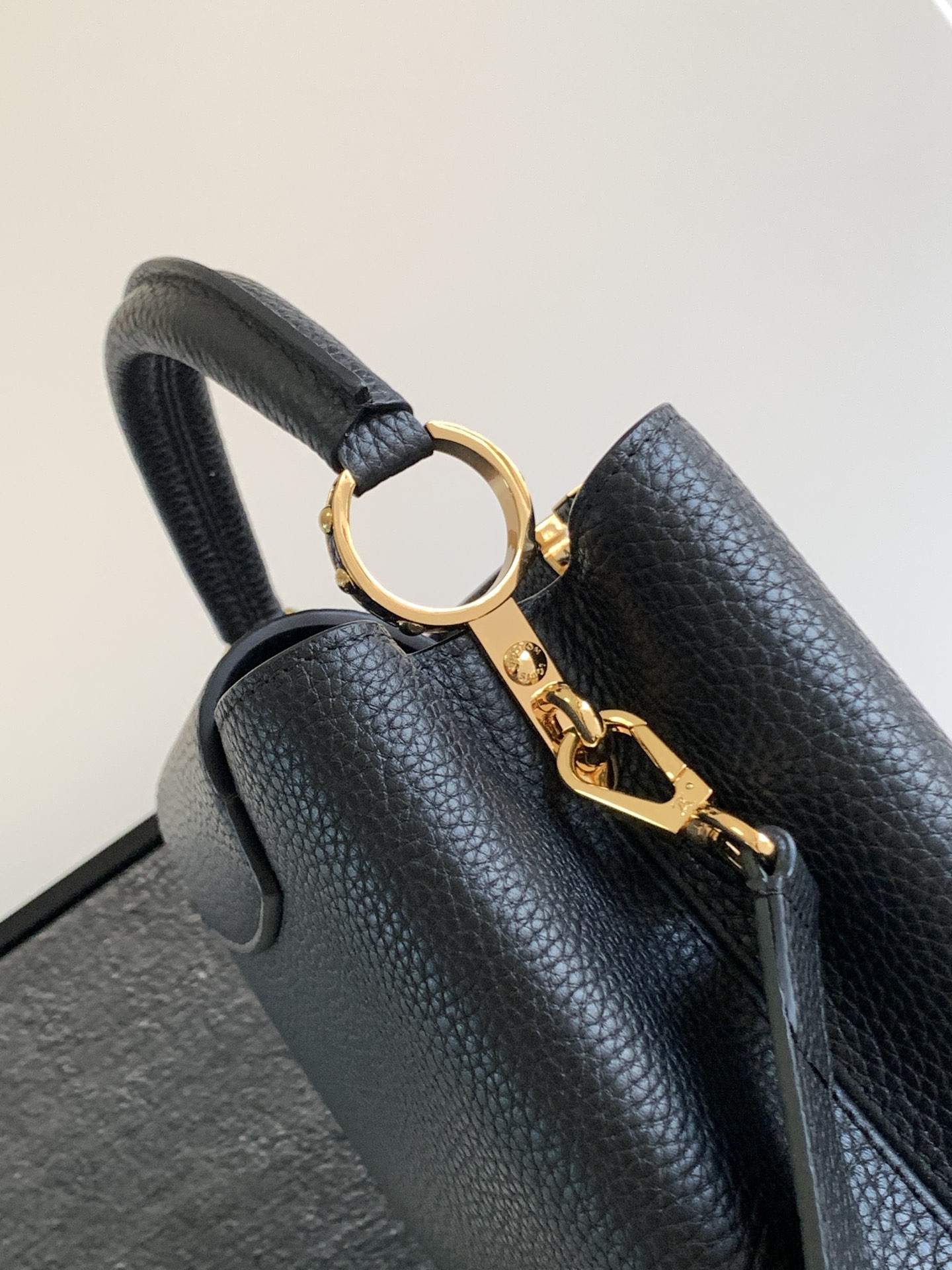 LV Capucines BB M24728 27 x 17.3 x 9cm