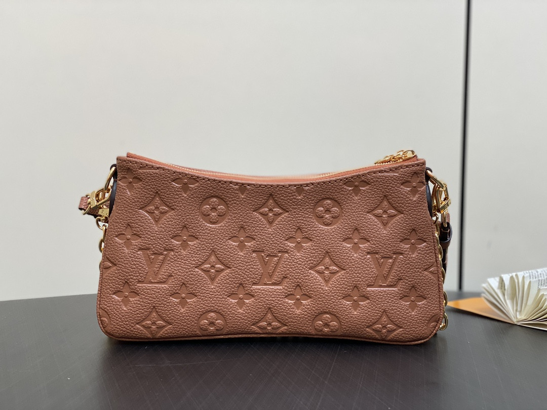 LV Liv Pochette M11916  24.3×13.5×6.5cm