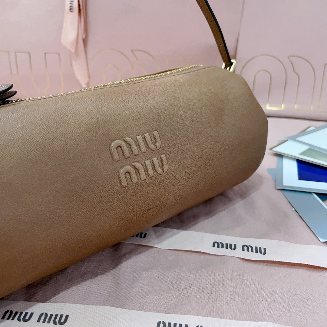 Miu Miu Nappa leather pouch 22x9x9cm