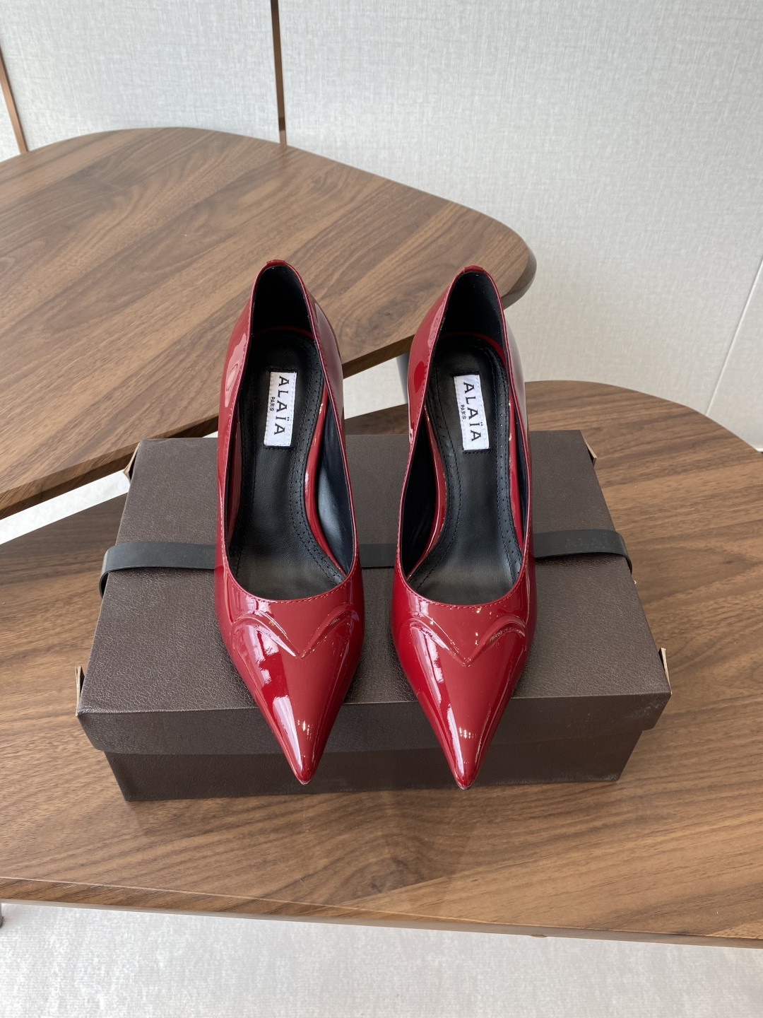 UA Alaia Pointy-Toe Pumps 9cm Heel(Customized Size 7-10 days production time)