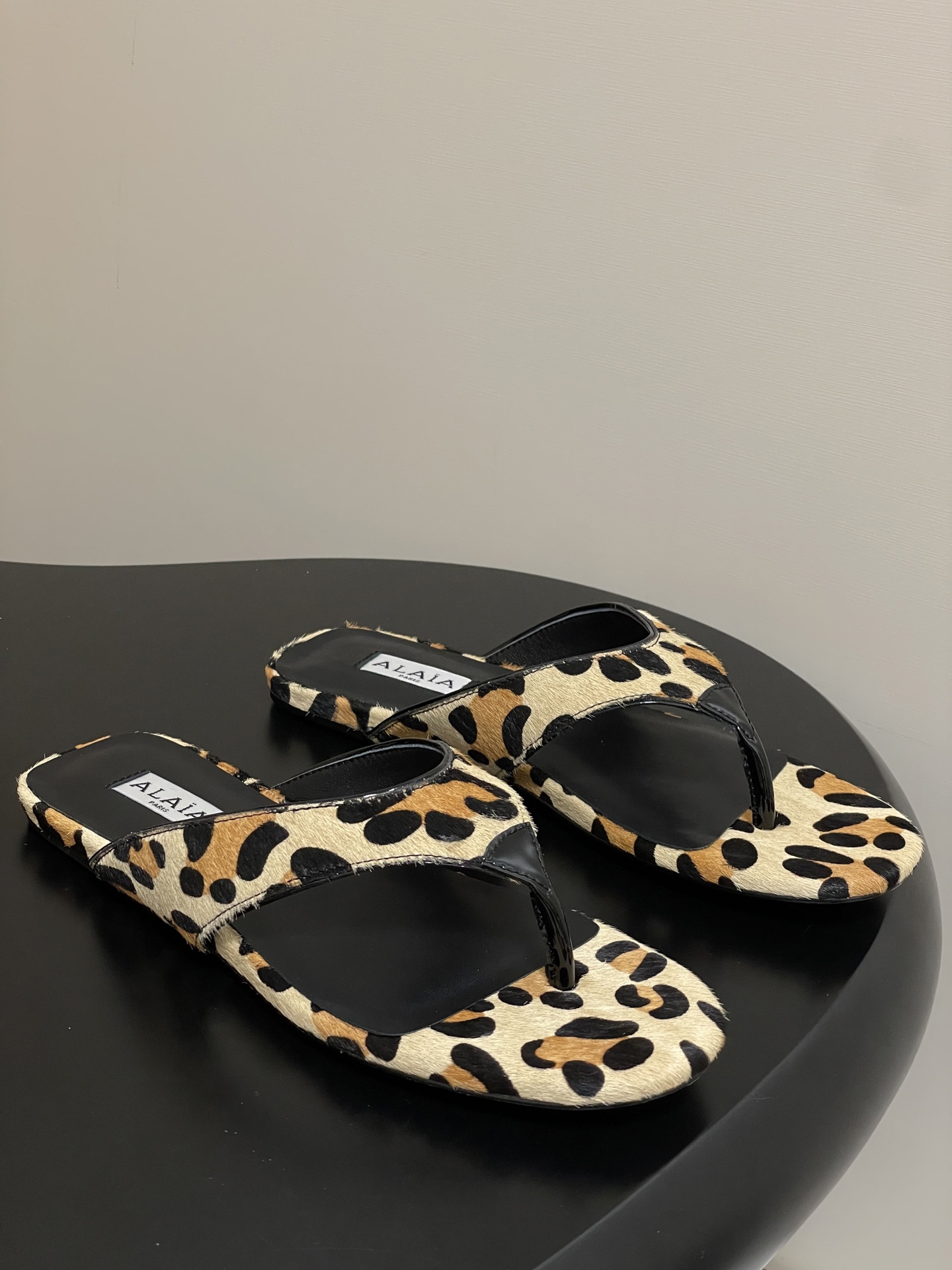 UA Alaia Triangle Flat Slides(Customized Size 7-10 days production time)