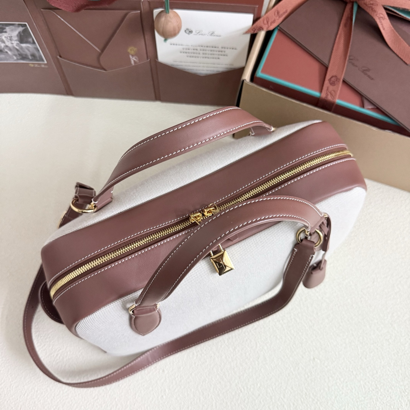 L**o p*ana needle 38x22x16cm