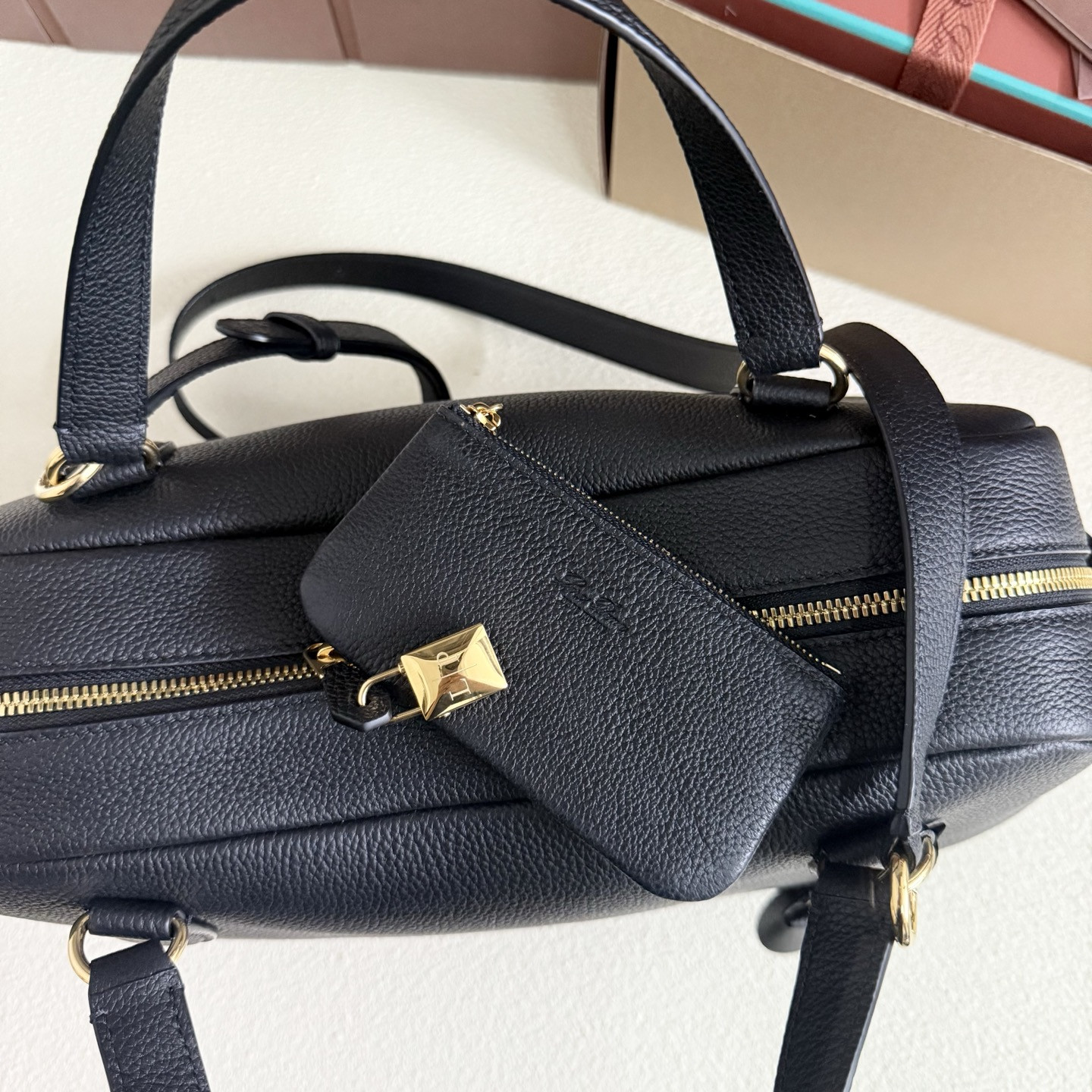 L**o p*ana needle 38x22x16cm