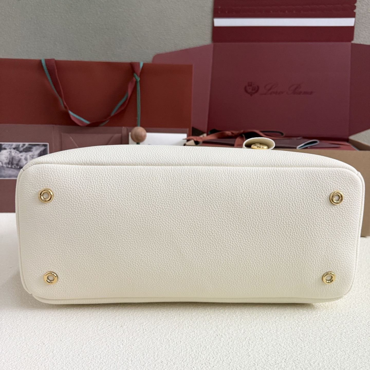 L**o p*ana needle 38x22x16cm