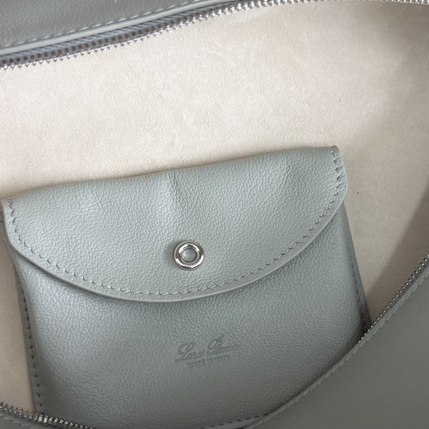 L**o p*ana extra pocket l27 calfskin 16x27x10cm