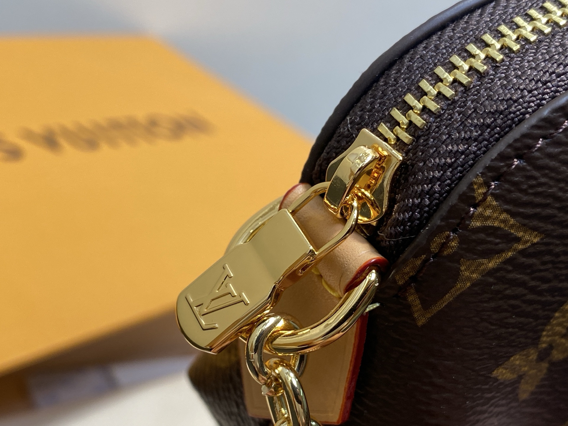 LV Cosmetic Lipstick Pouch M25694 6x3.3x11cm