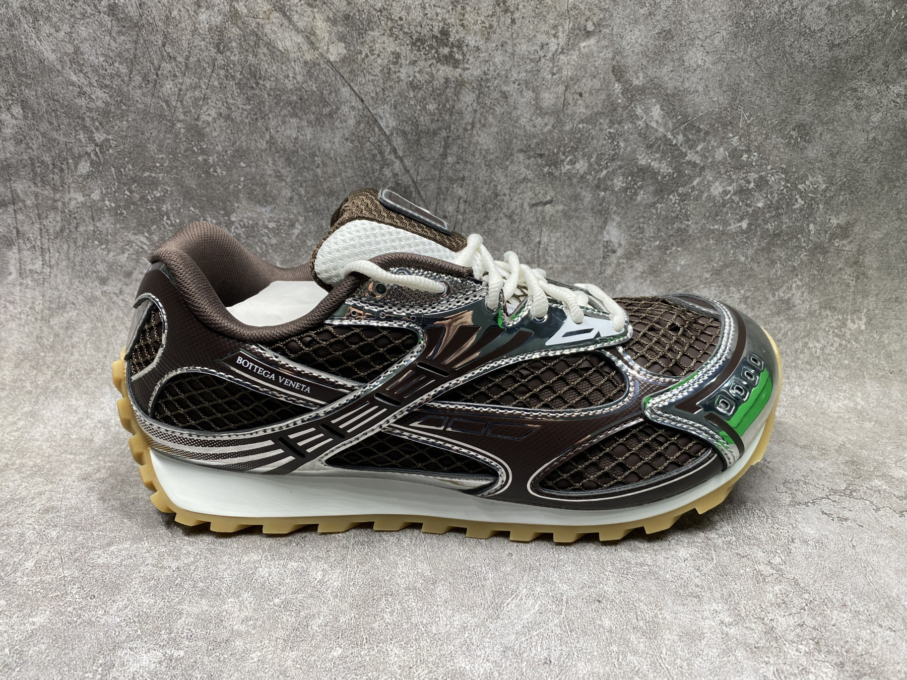 ua b0tt*ga Ven*ta orbit sneaker