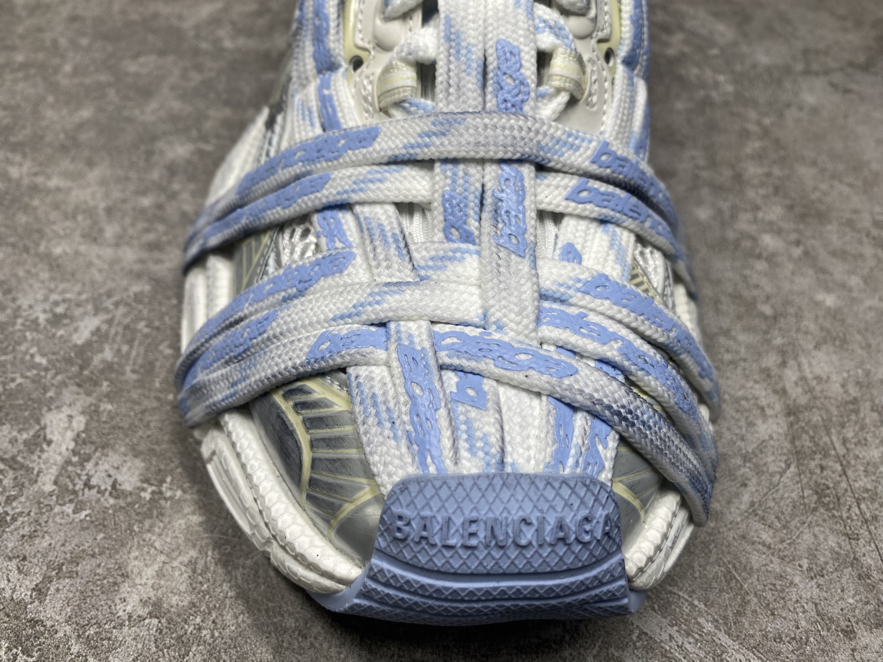 ua Ba1en*iaga 3xl extreme laces logo sneaker(run one size large)