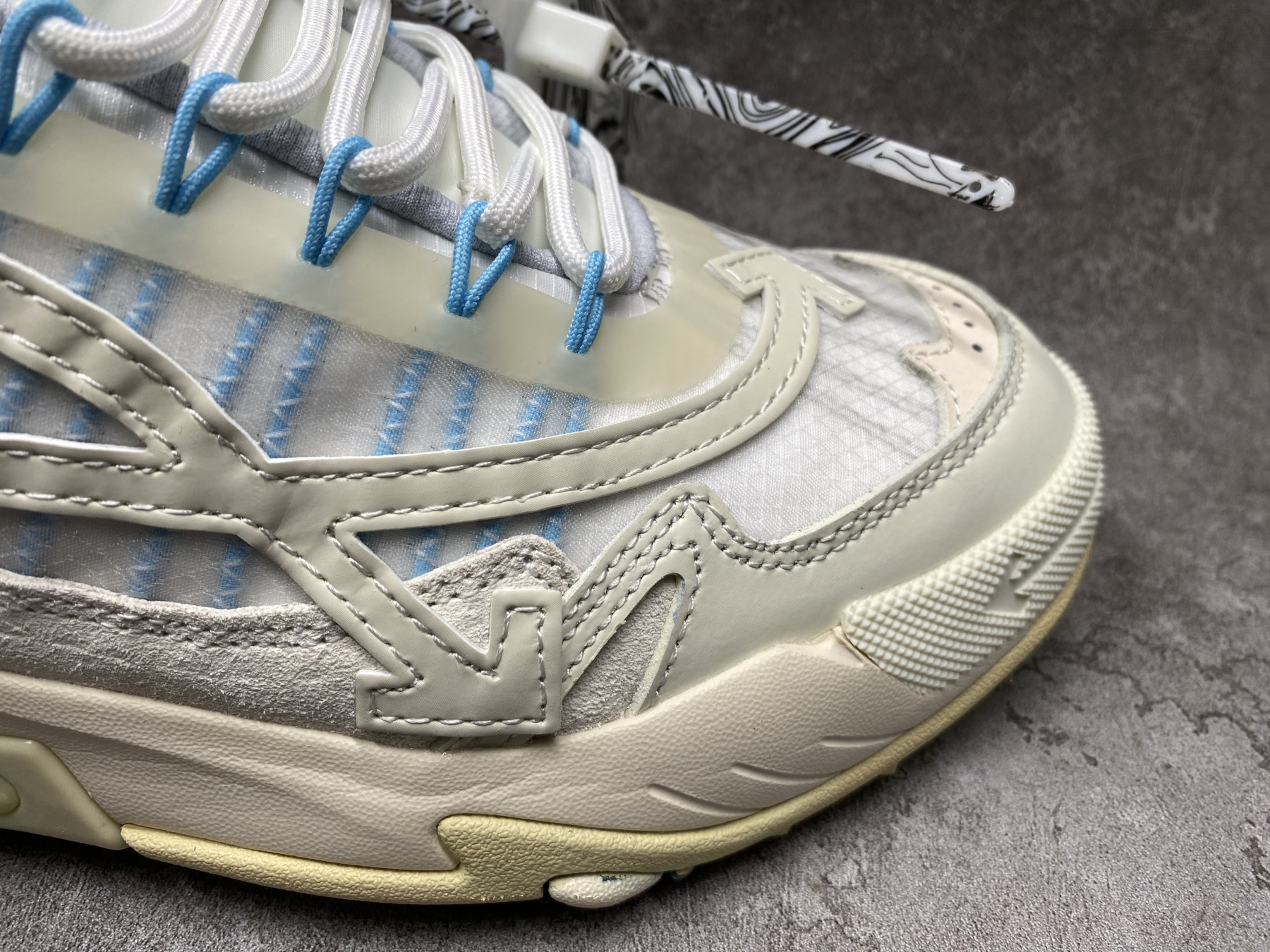 UA Off-White Odsy-2000 Sneaker