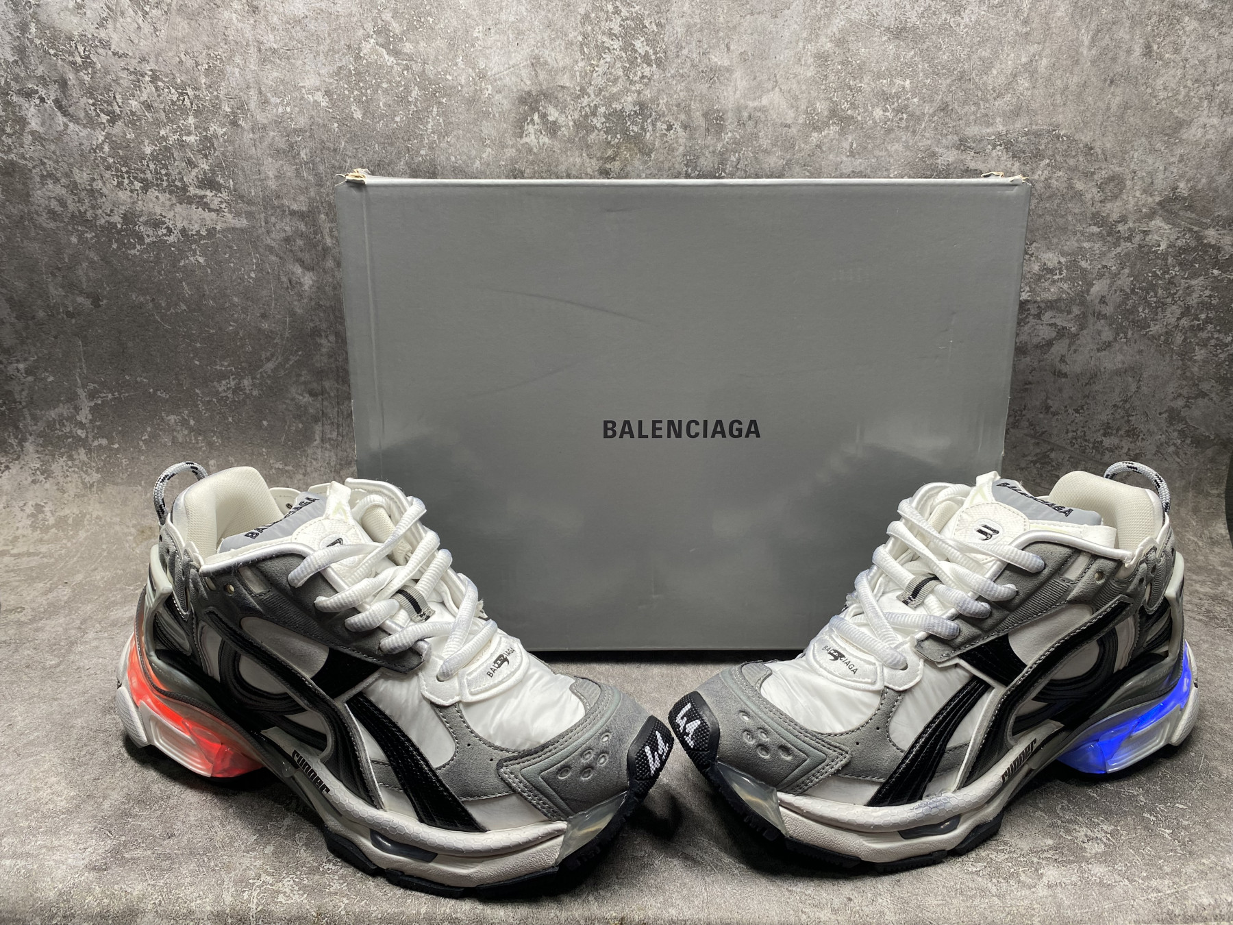 ua Ba1en*iaga runner sneaker
