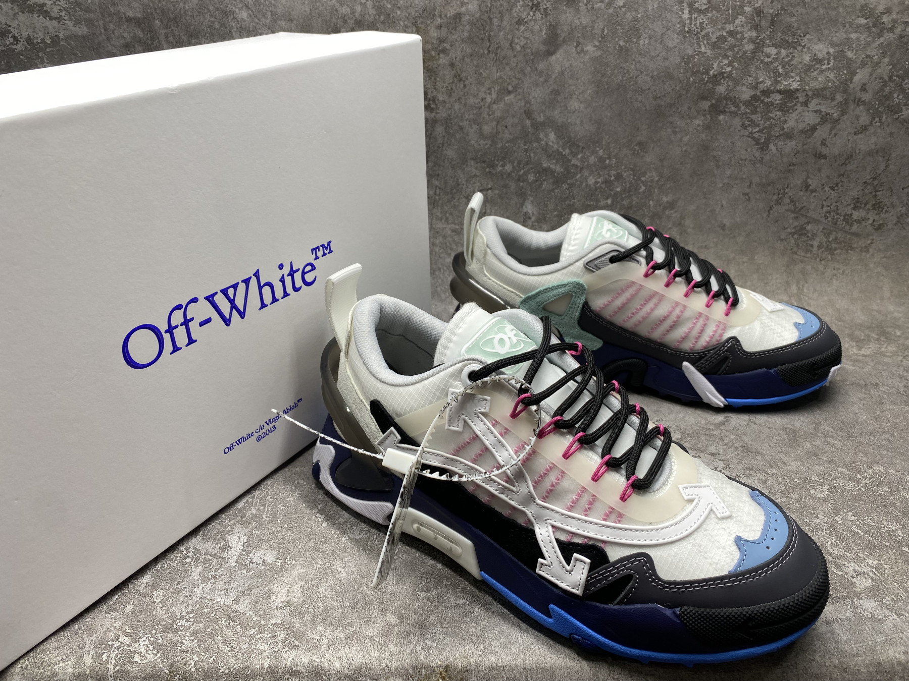 UA Off-White Odsy-2000 Sneaker