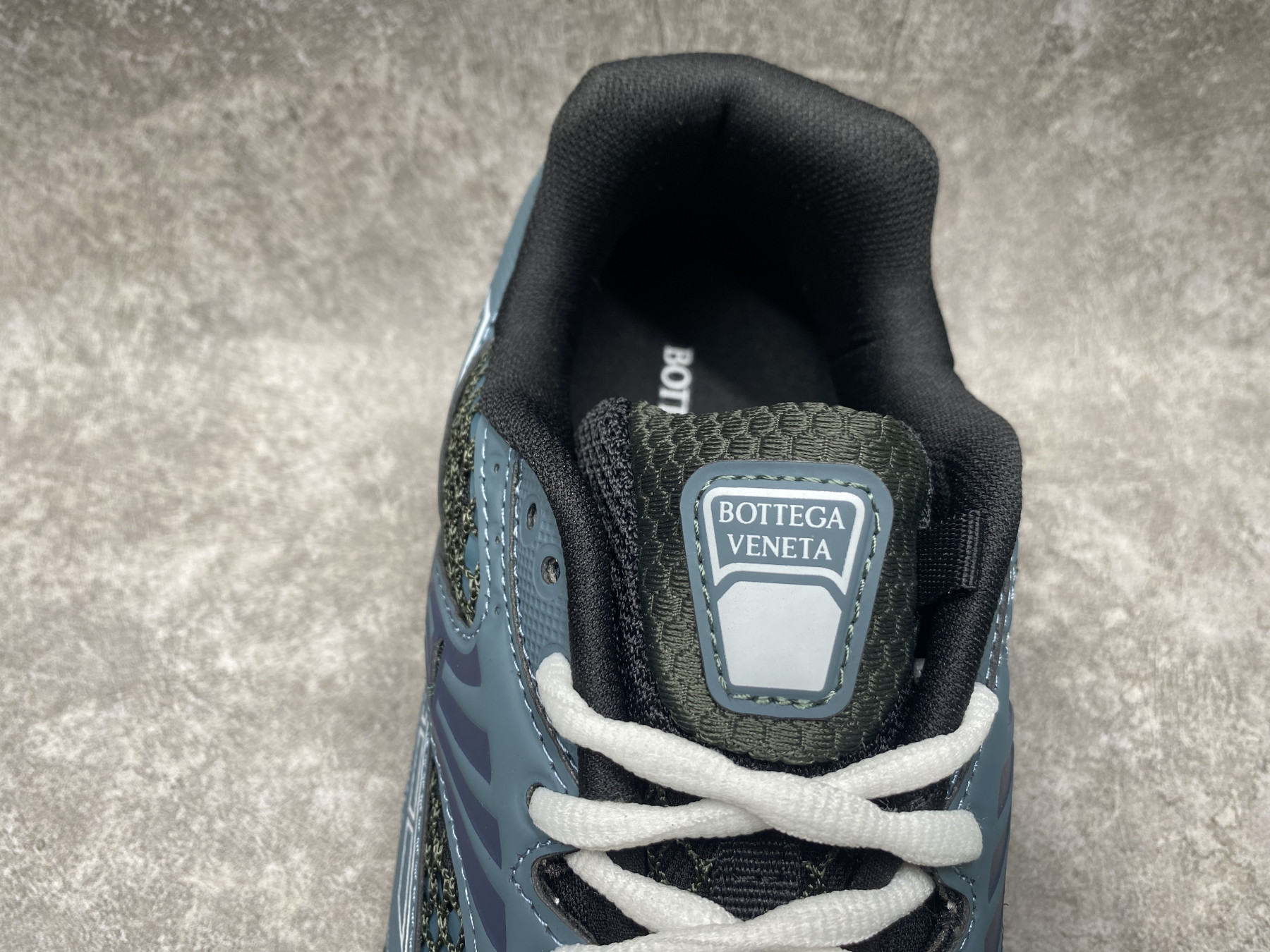 ua b0tt*ga Ven*ta orbit sneaker