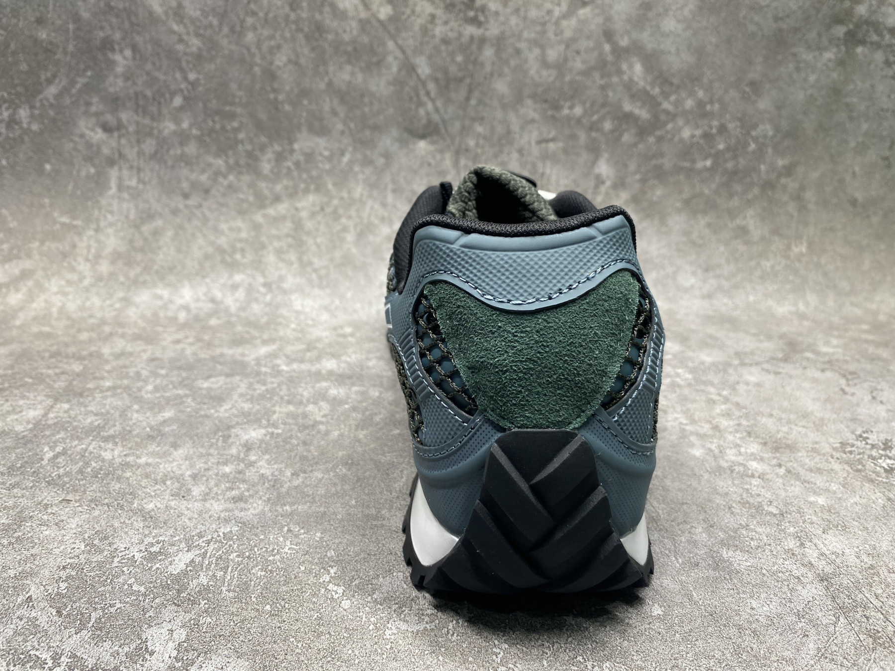 ua b0tt*ga Ven*ta orbit sneaker