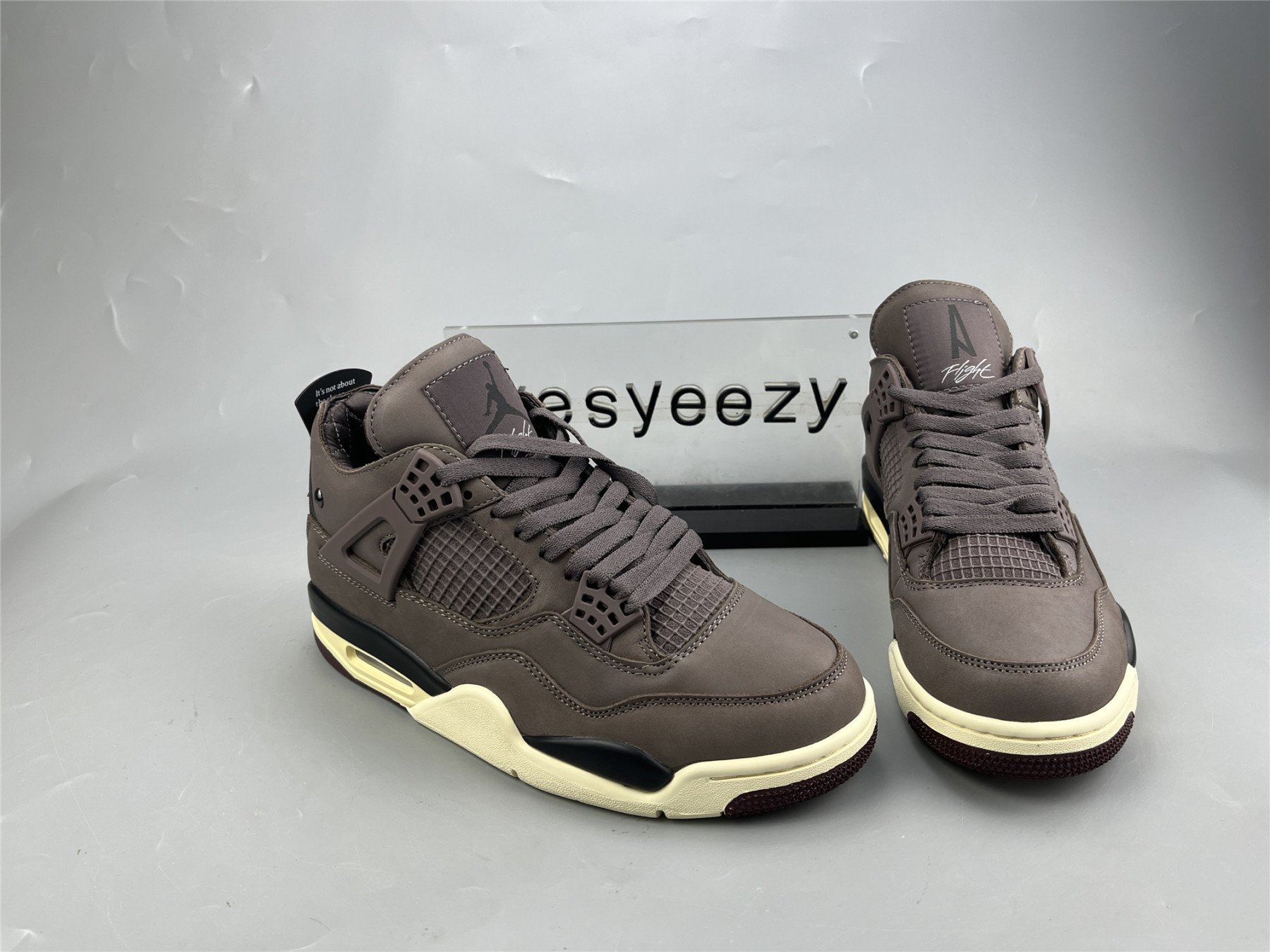 UA A MA MANIÉRE X AIR JORDAN 4 RETRO 