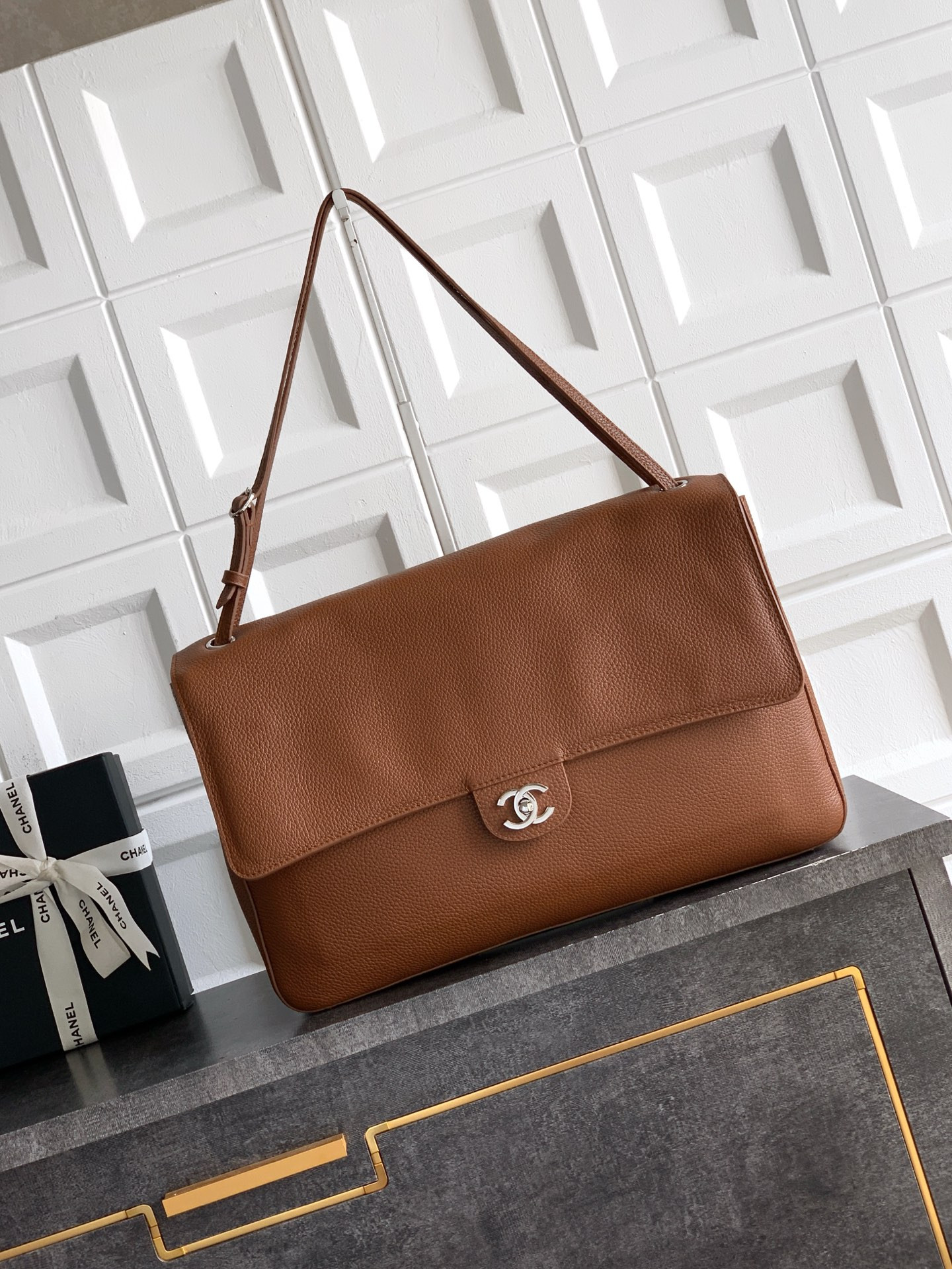 Ch**el maxi flap bag silver hardware as6233 26x38.5x11cm