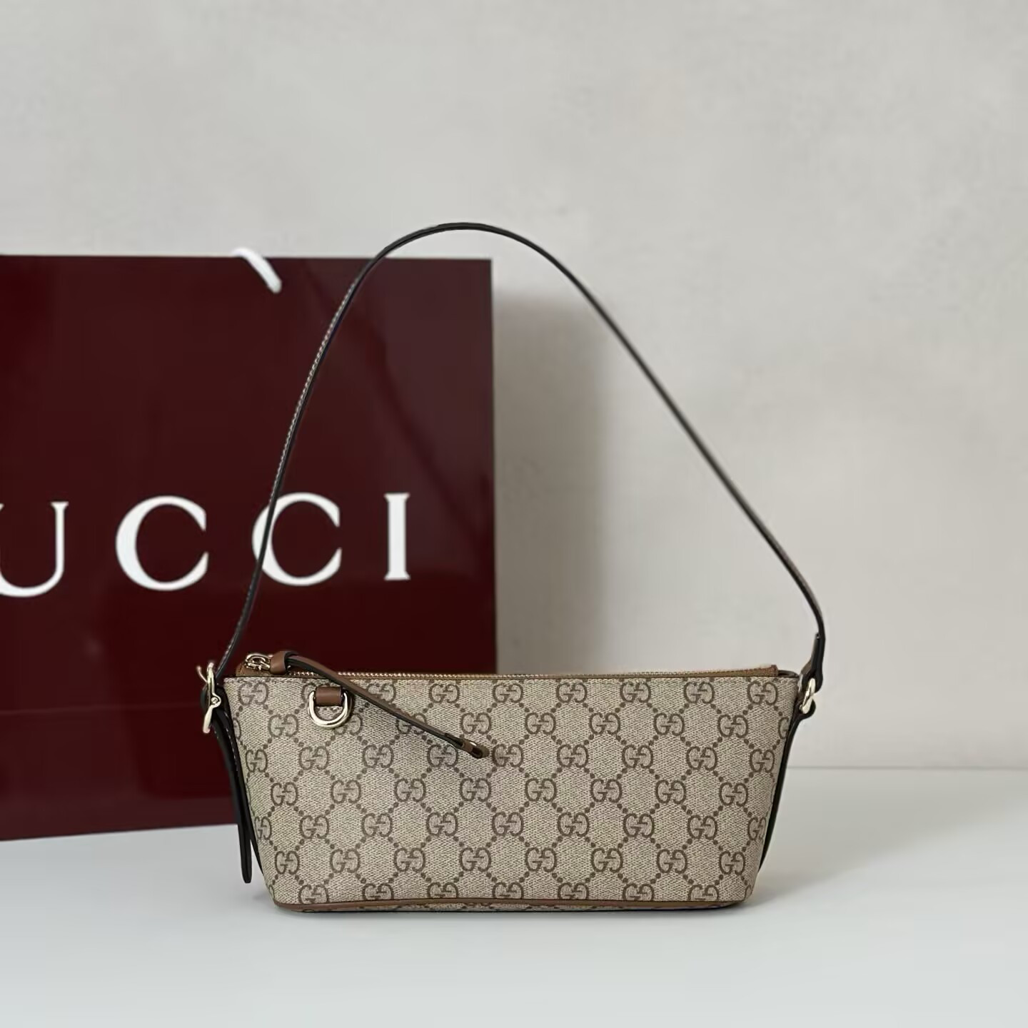 Gvc*1 gg emblem small shoulder bag 27x10.5x9cm