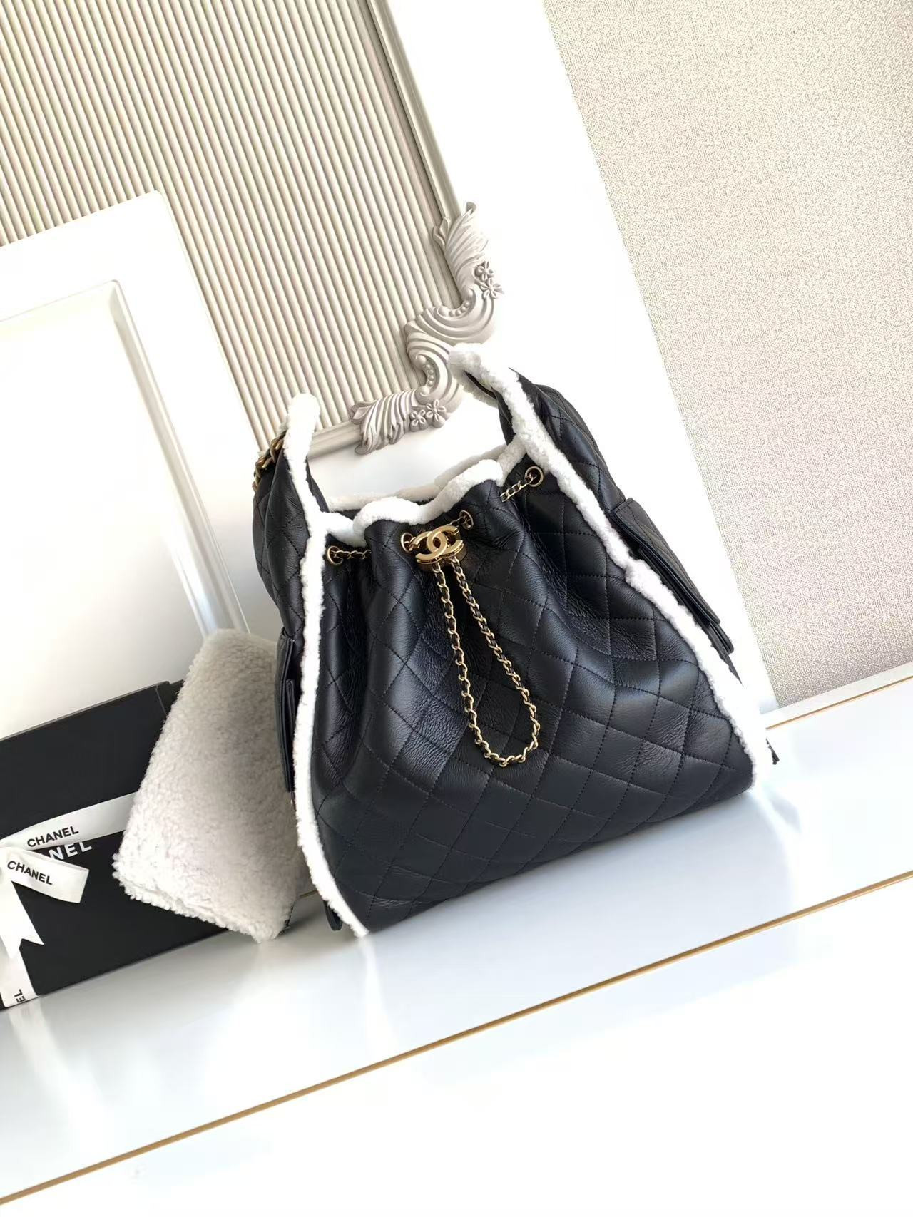 Ch**el 25c bucket bag 40x30x15cm