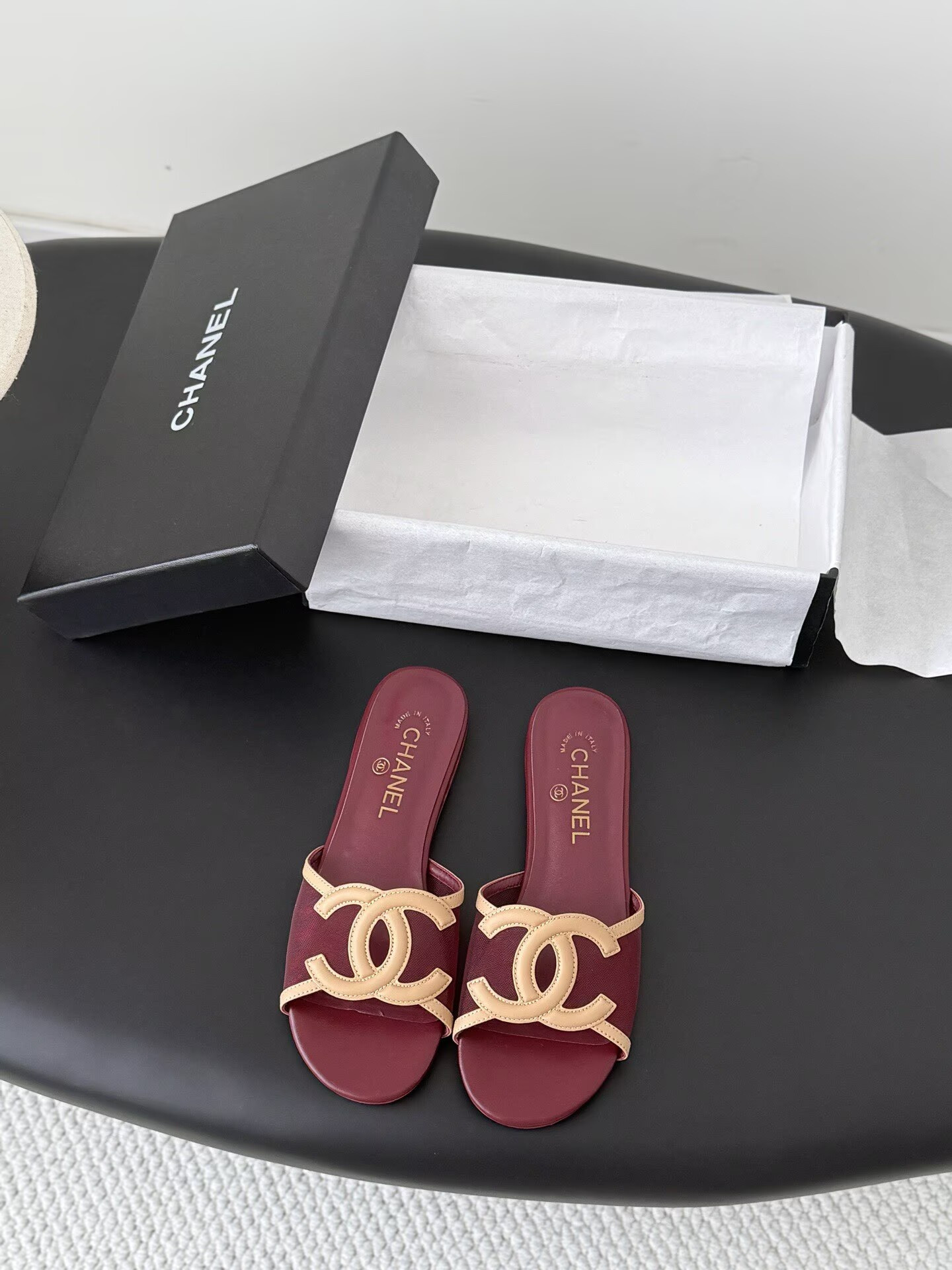 ua Ch**el sandals