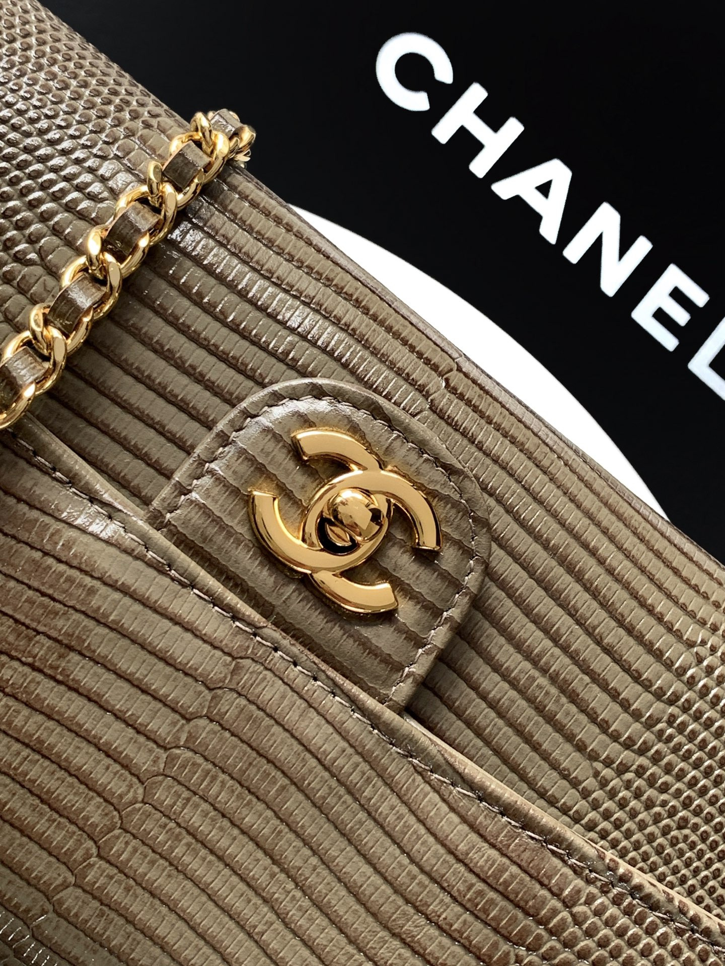 Ch**el clutch with chain ap5280 9.5x25x5cm