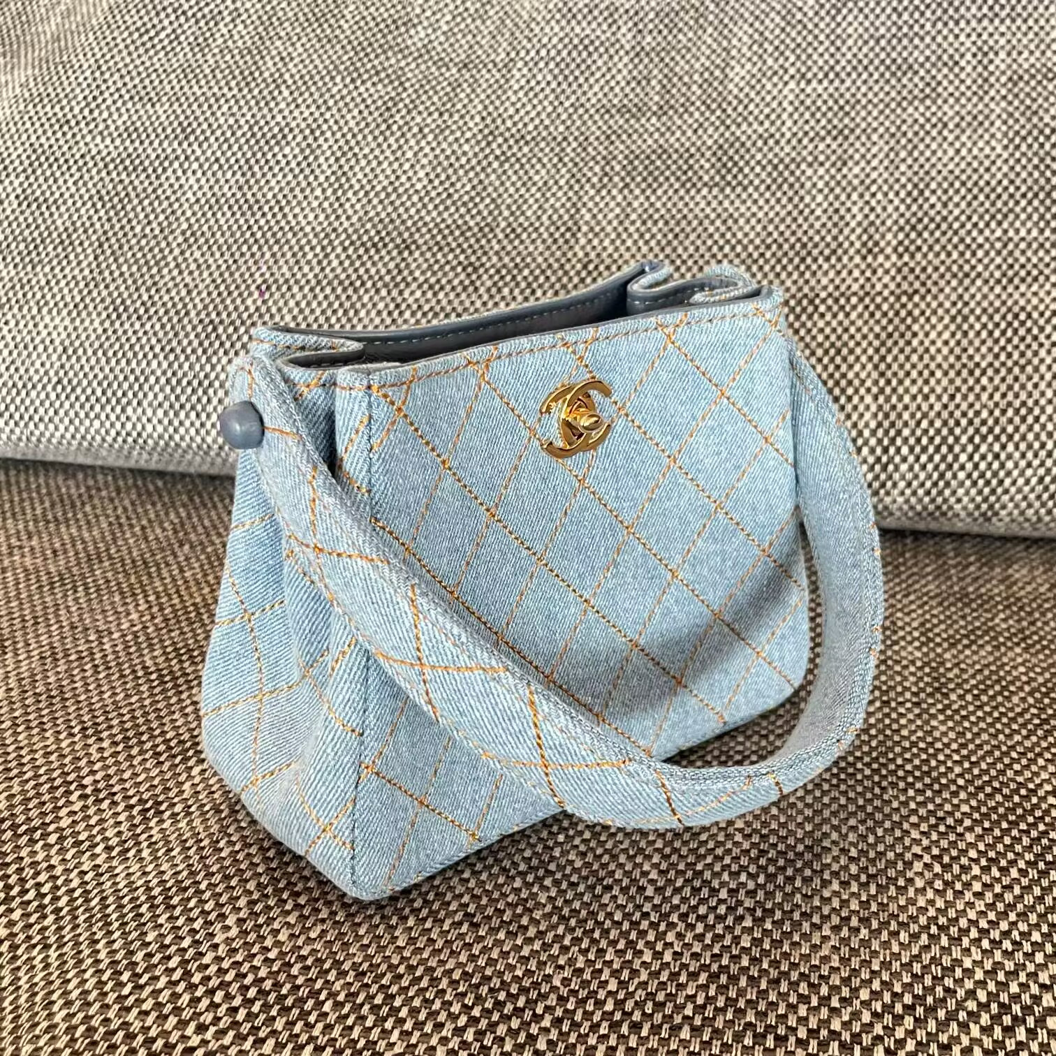 Ch**el mini classic handbag 18x13x7cm