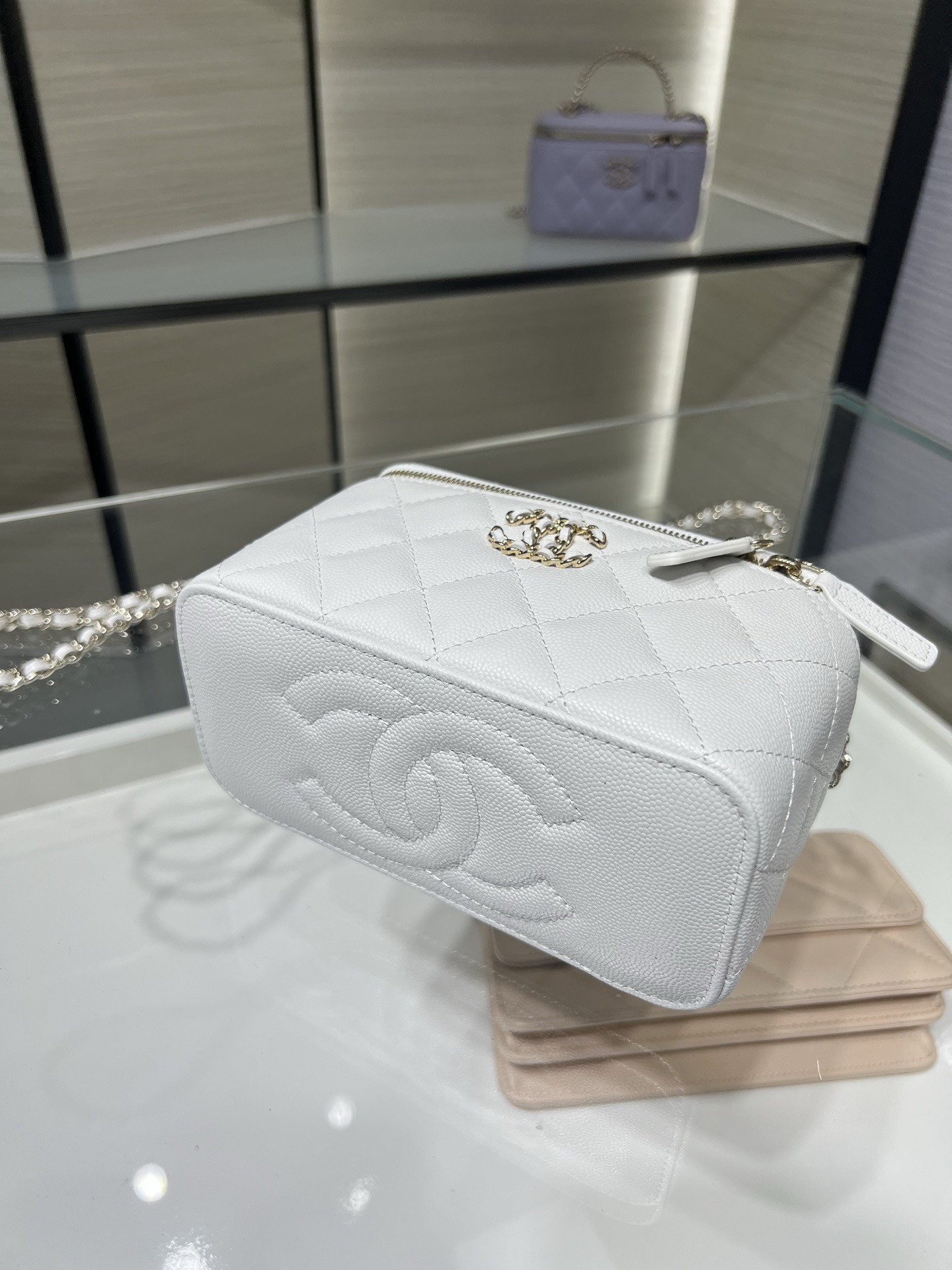 Ch**el vanity with chain ap5182 9.5x17x8cm