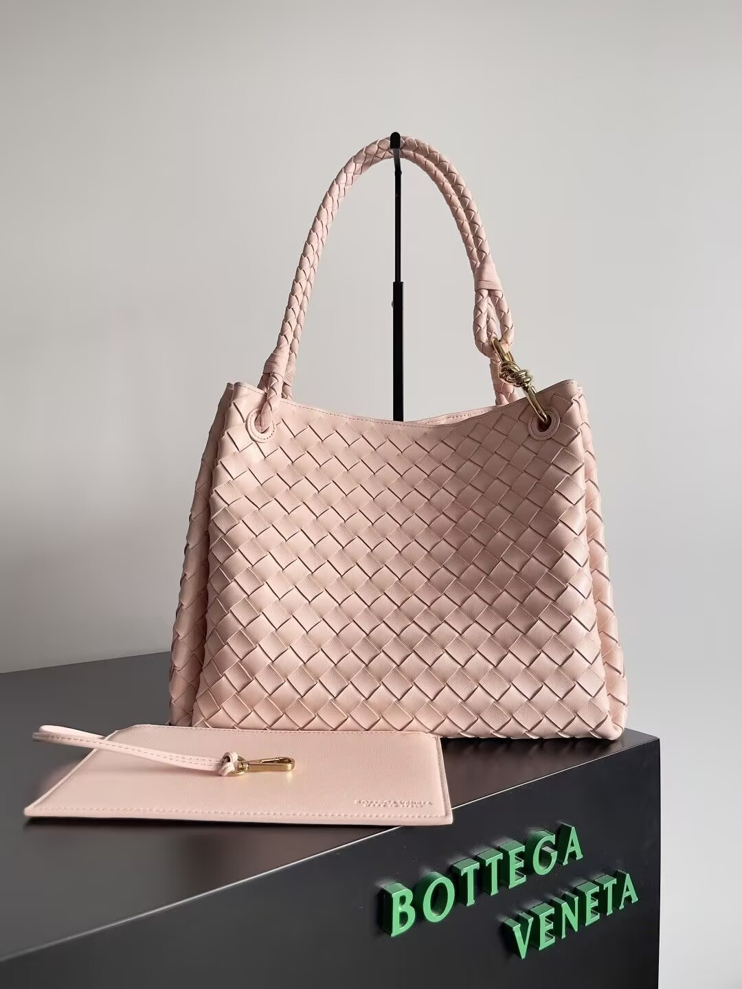 Bottega Veneta andiamo parachute 796571 30x26x20cm