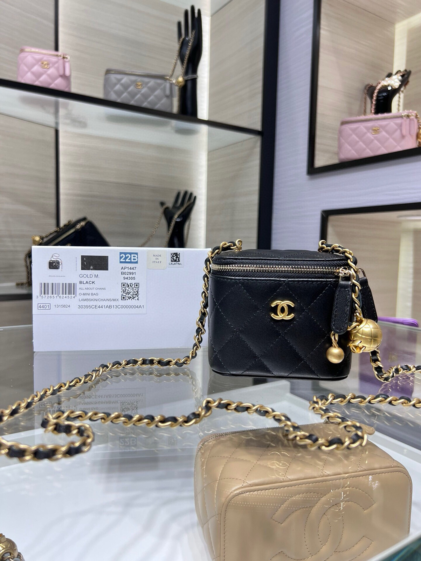 Ch**el small vanity with chain 8.5x11x7cm
