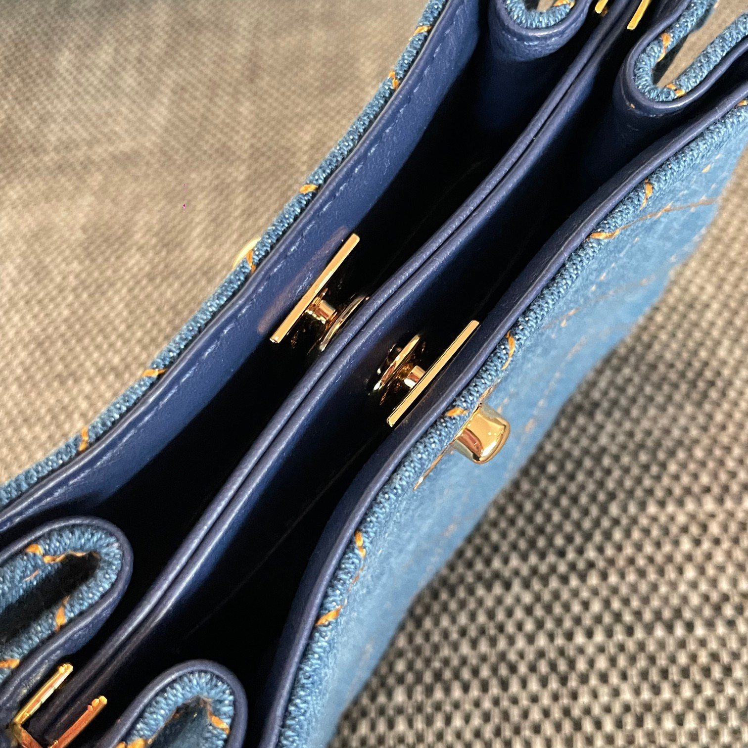 Ch**el mini classic handbag 18x13x7cm