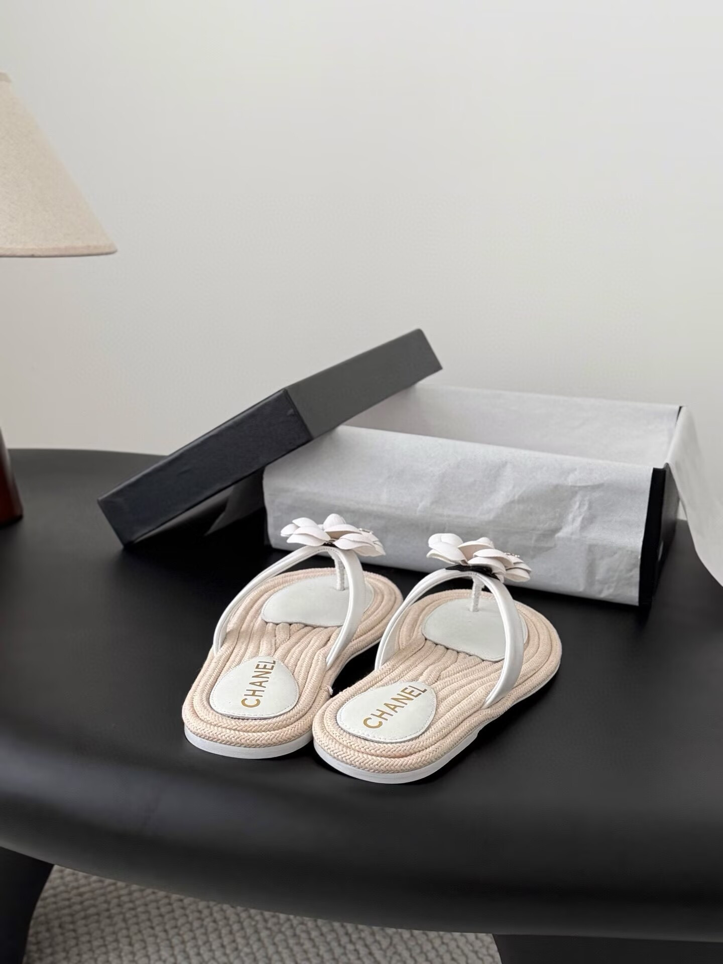 ua Ch**el thongs slides