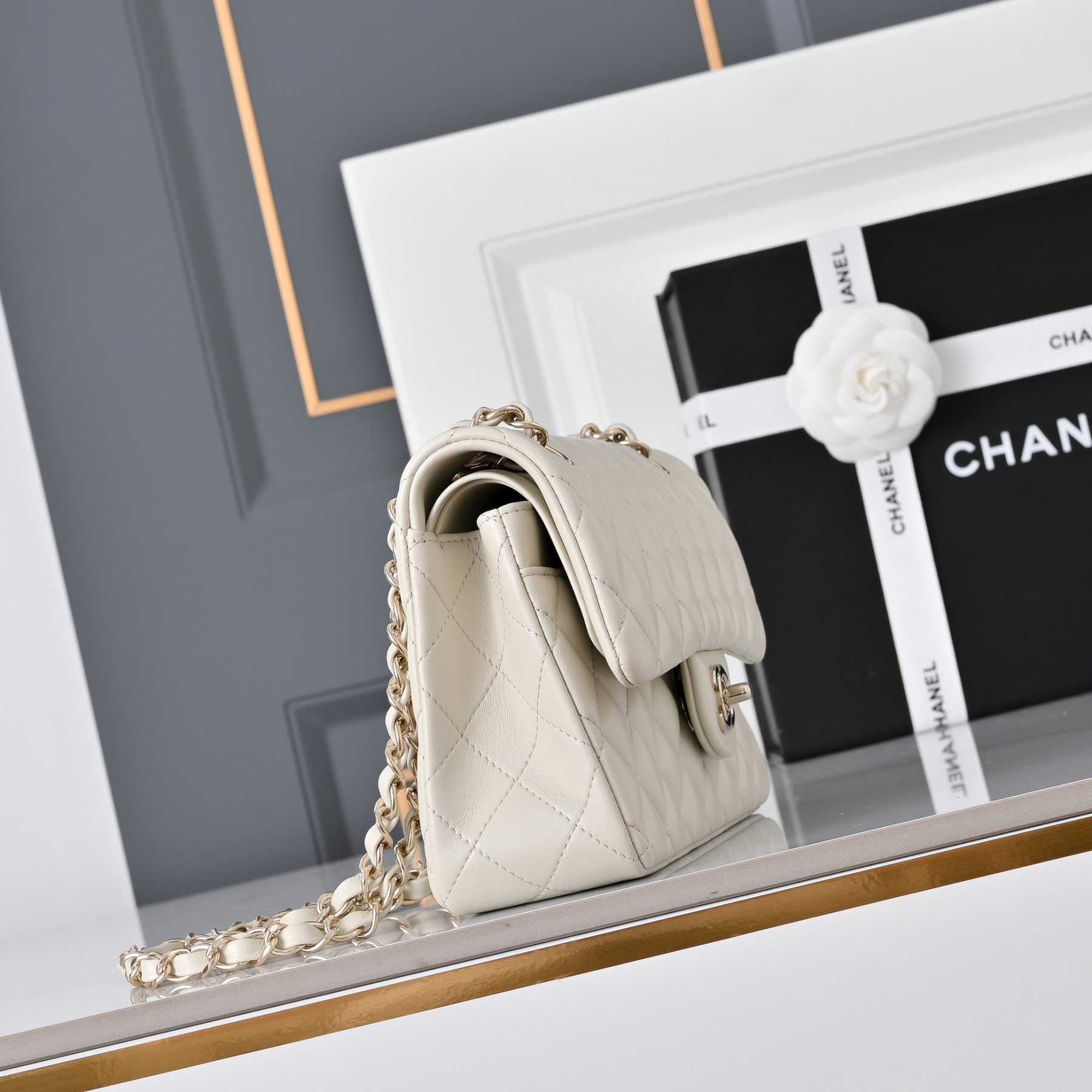 Ch**el classic flap handbag milky tea with light gold hardware a01113 23x14.5x6cm