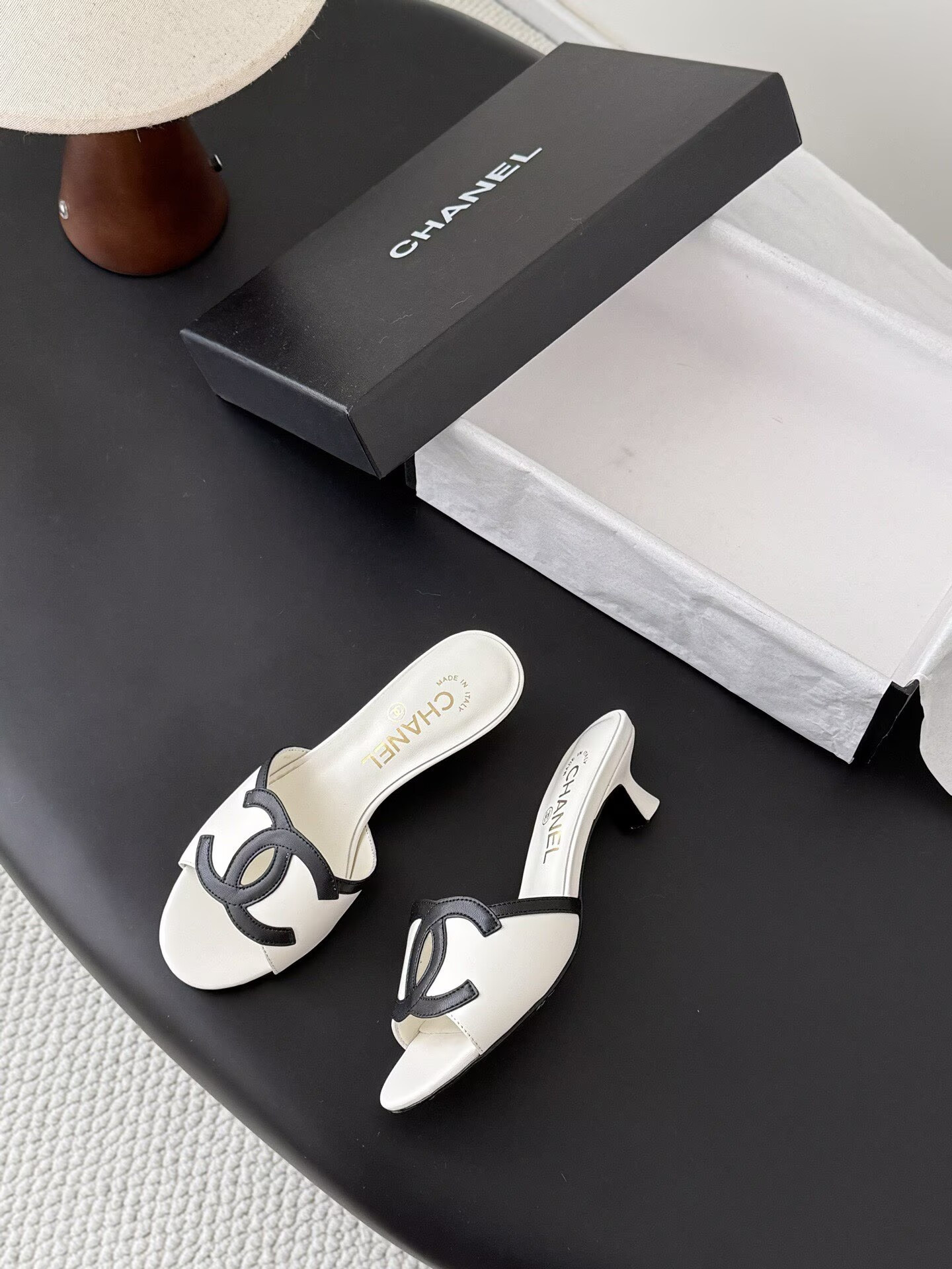 ua Ch**el sandals 4.5cm heel
