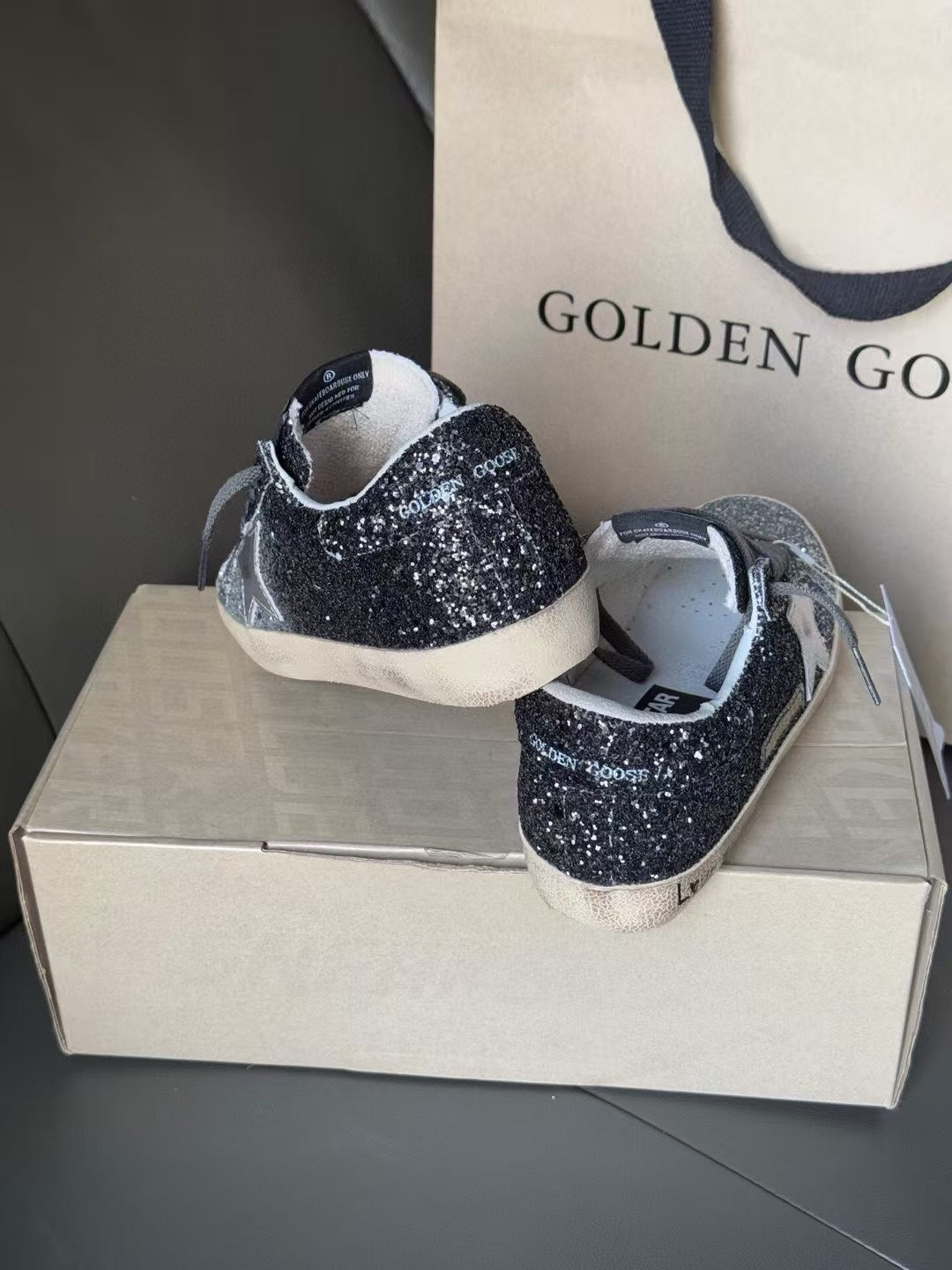 ua g01den G003e s*per-star sneaker