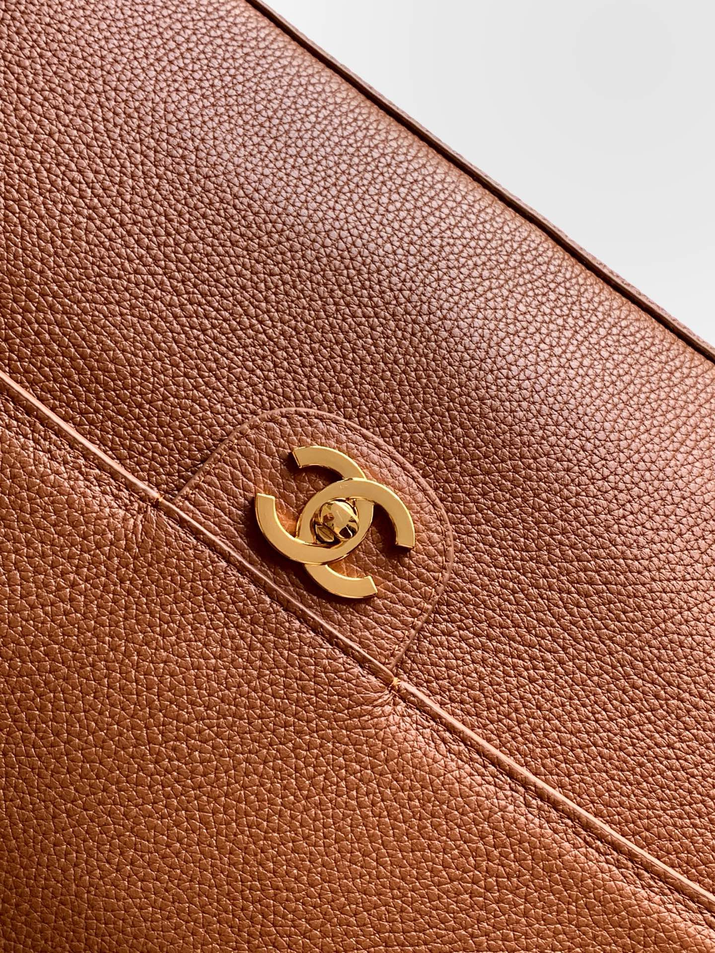 Ch**el maxi flap bag gold hardware as6233 26x38.5x11cm
