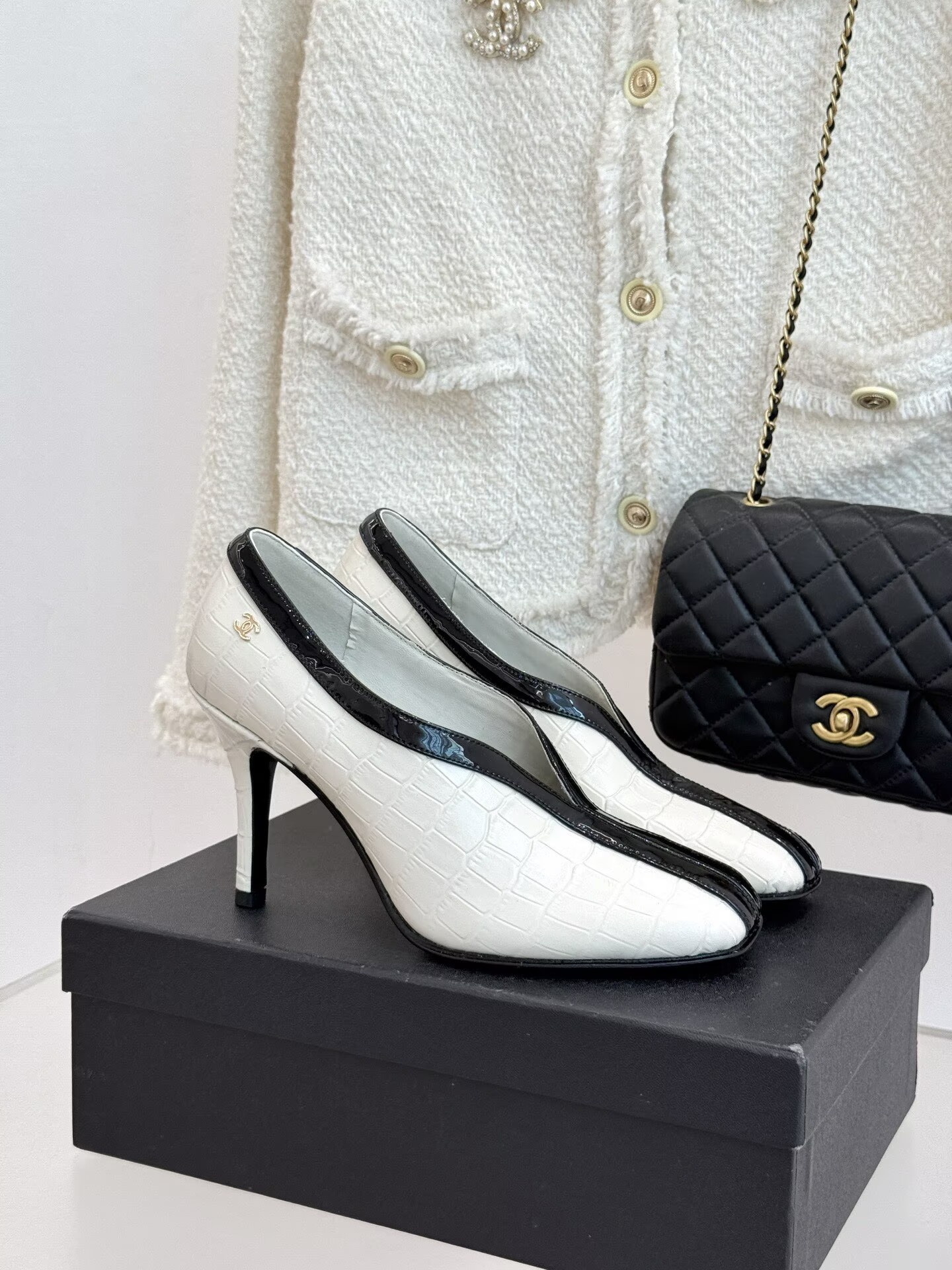 ua Ch**el pumps