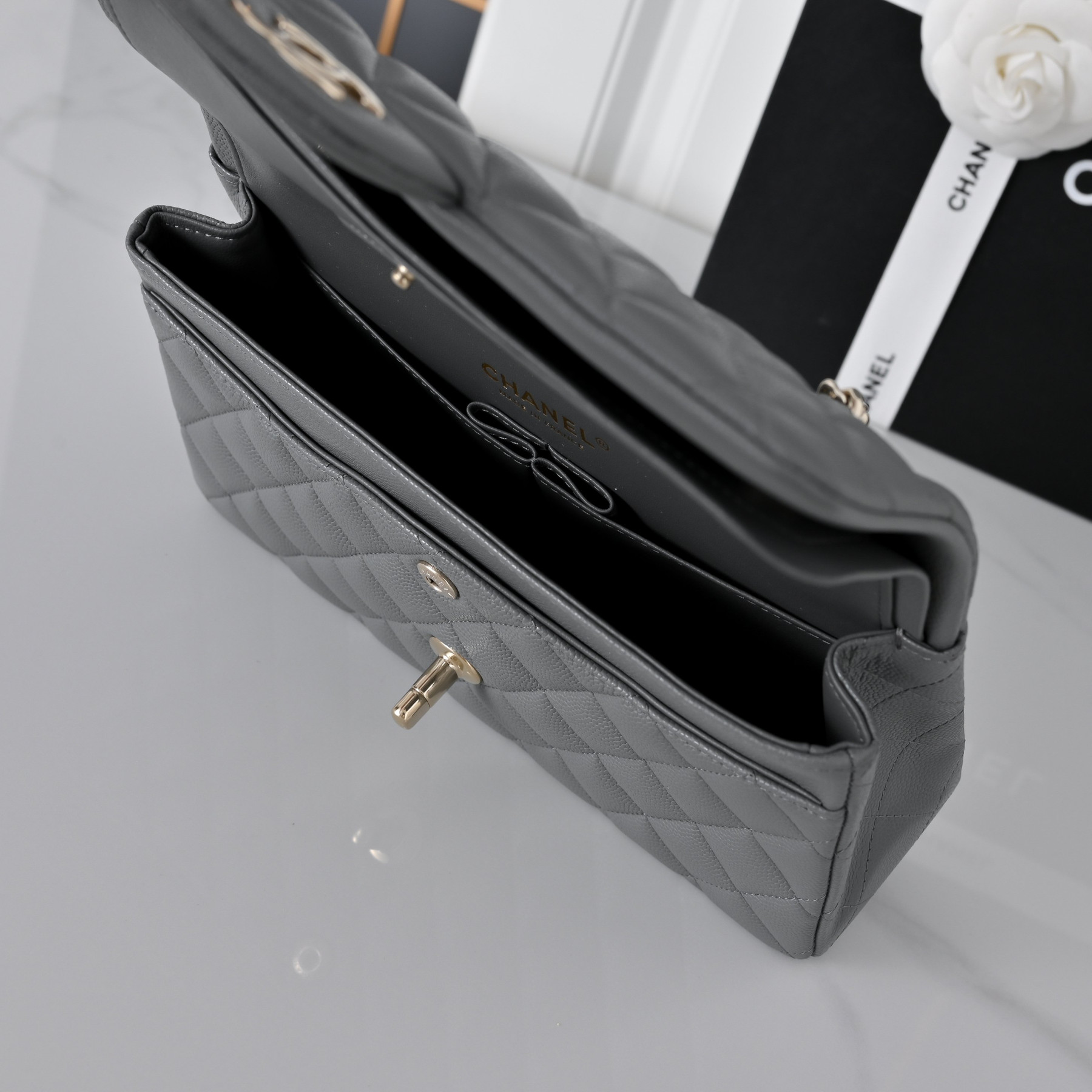 Ch**el classic flap handbag caviar leather and light gold-tone metal hardware a01113 23x14.5x6cm