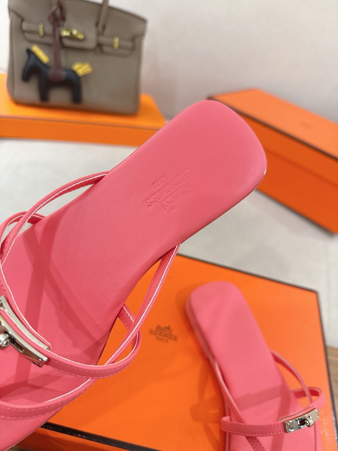 ua H**me5 miss sandals