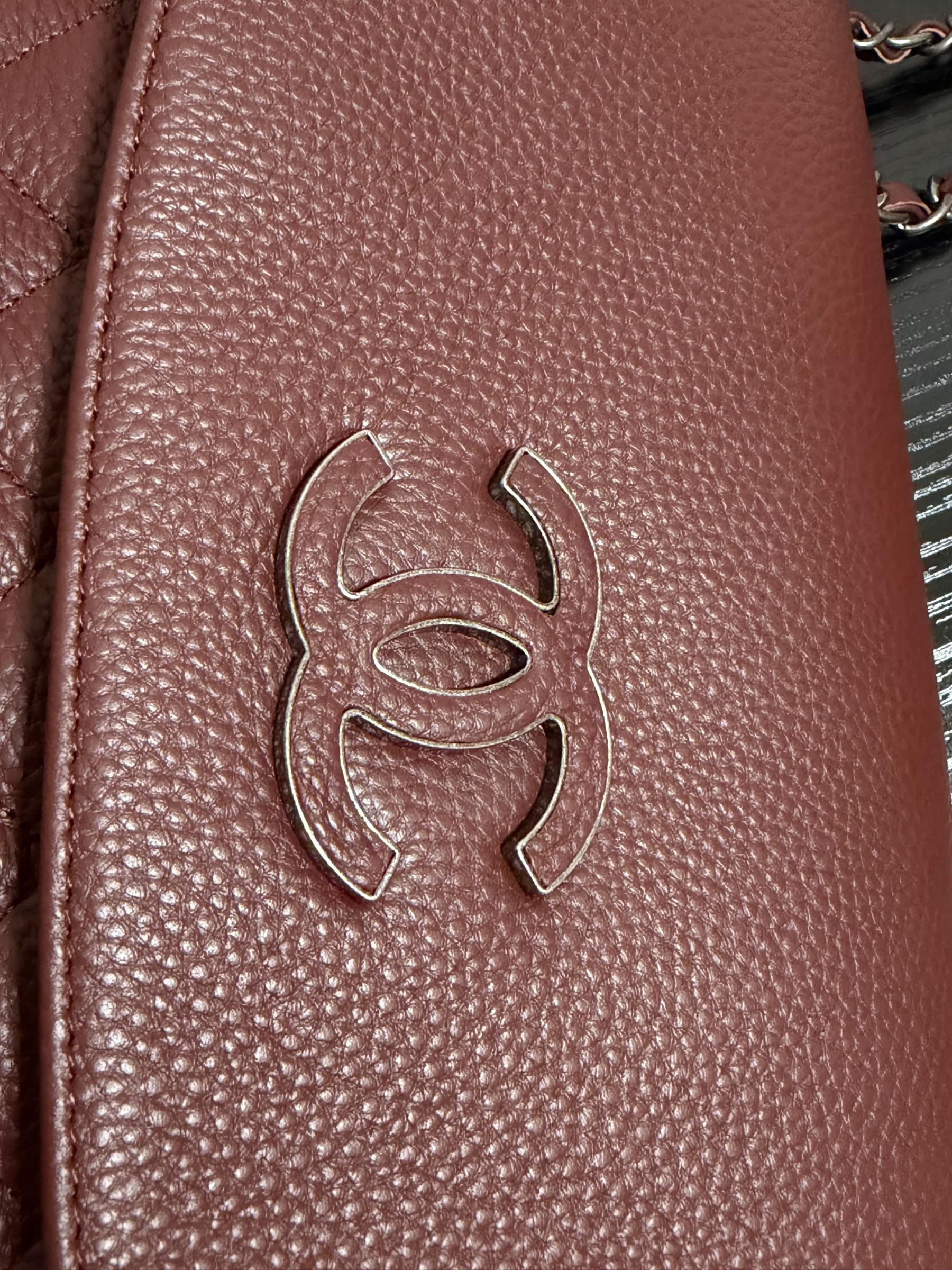 Ch**el hampton flap handbag as7095 32x19x7.5cm