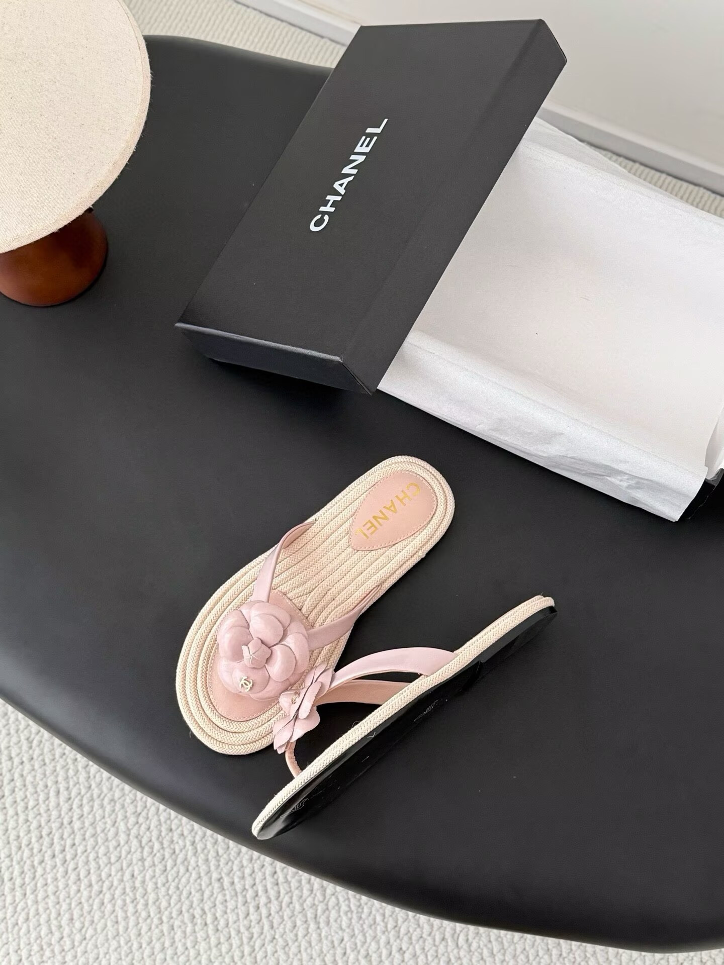 ua Ch**el thongs slides